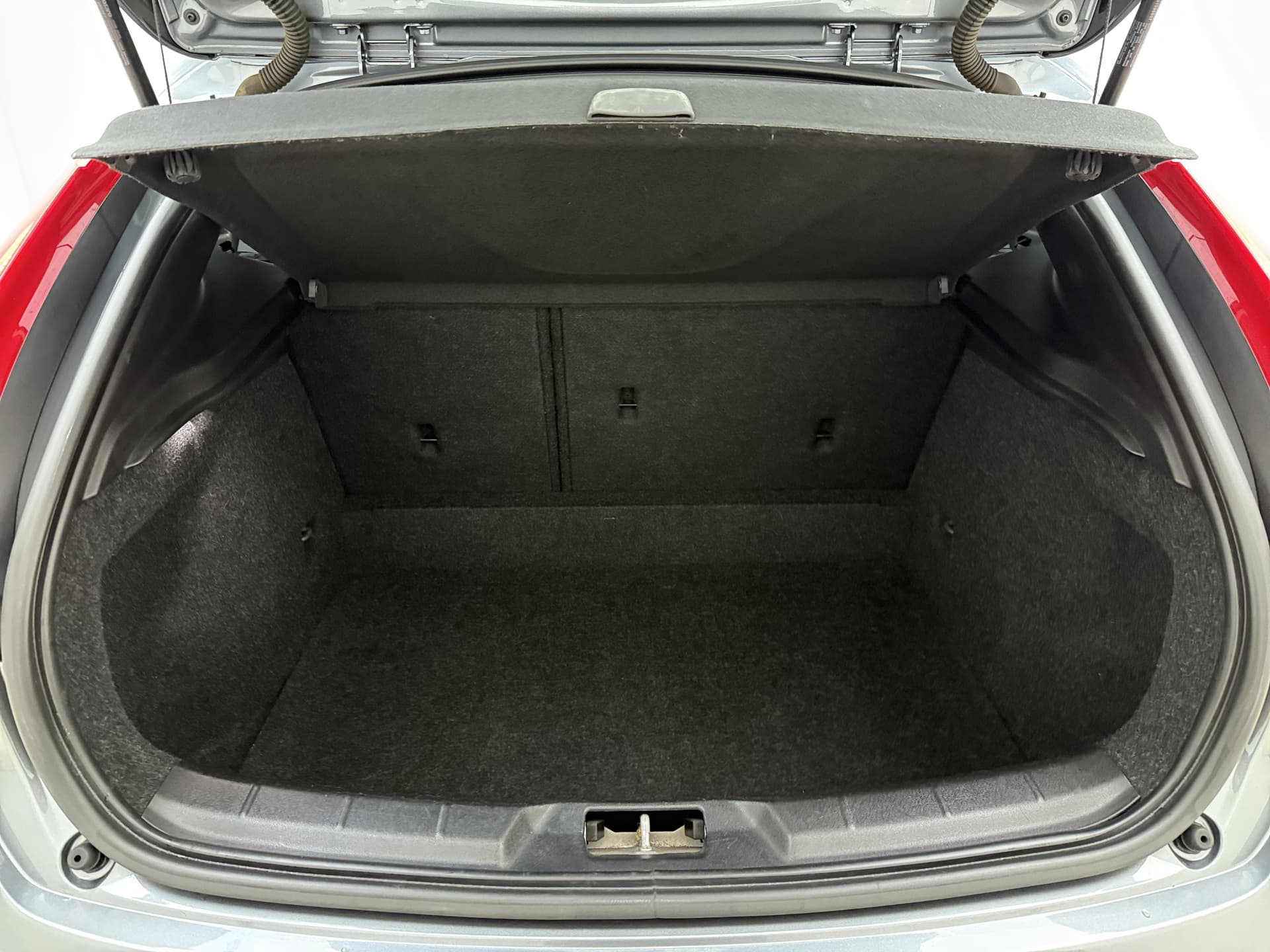 Volvo V40 T3 153pk Automaat Polar+ Sport / Harman&Kardon Audio / Keyless / Panoramadak / Stoelverwarming / Nubuck / Trekhaak / PDC + Camera / thumbnail 8