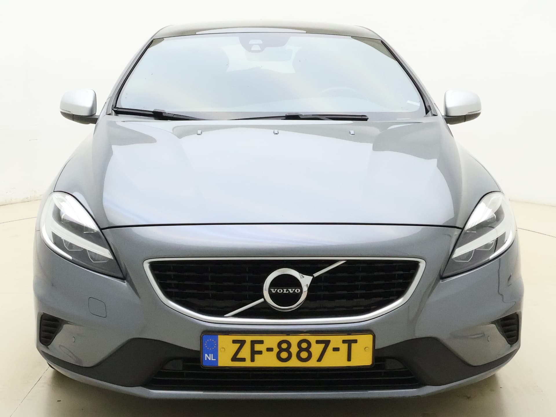 Volvo V40 T3 153pk Automaat Polar+ Sport / Harman&Kardon Audio / Keyless / Panoramadak / Stoelverwarming / Nubuck / Trekhaak / PDC + Camera / thumbnail 5