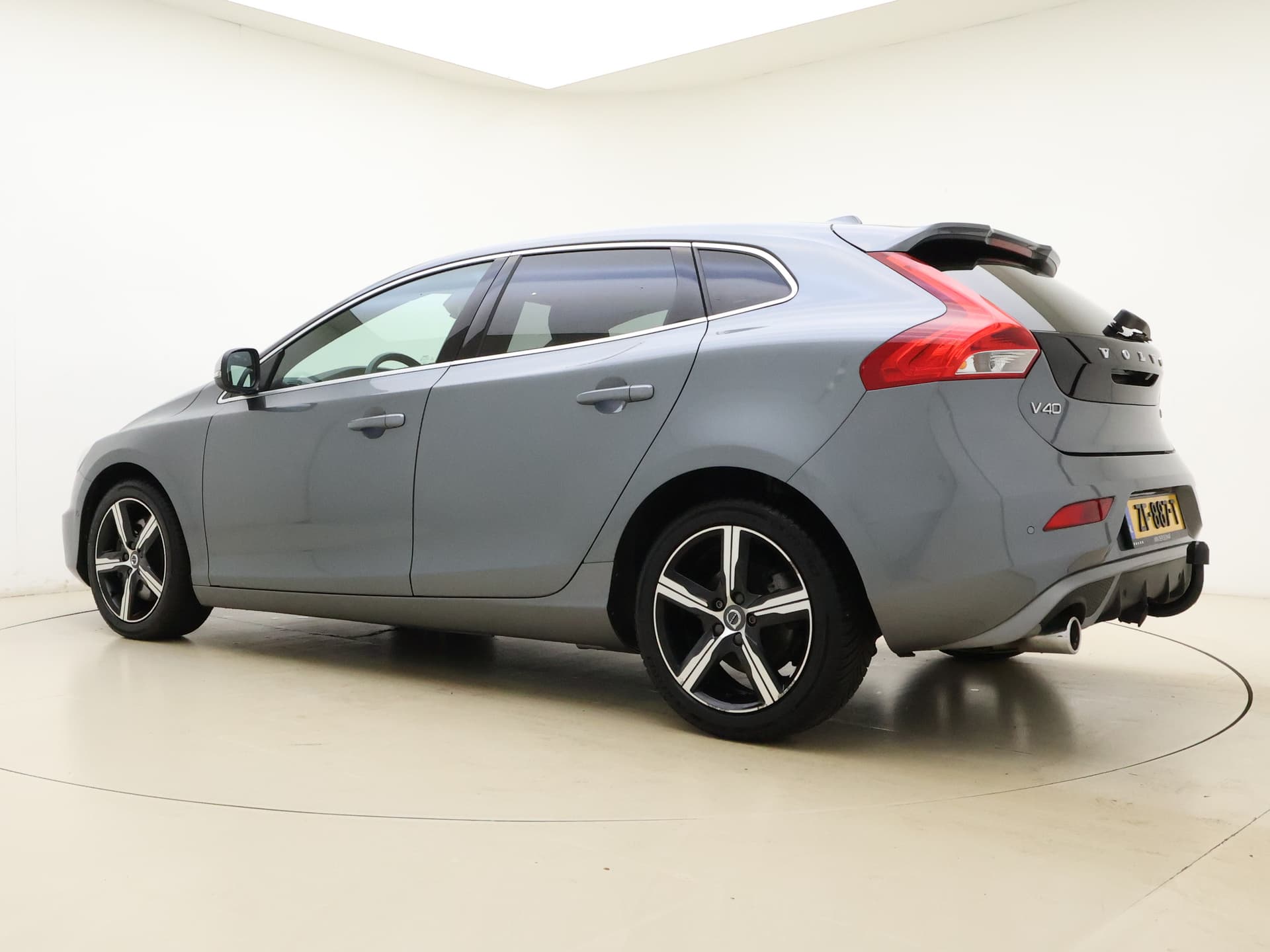 Volvo V40 T3 153pk Automaat Polar+ Sport / Harman&Kardon Audio / Keyless / Panoramadak / Stoelverwarming / Nubuck / Trekhaak / PDC + Camera / thumbnail 14