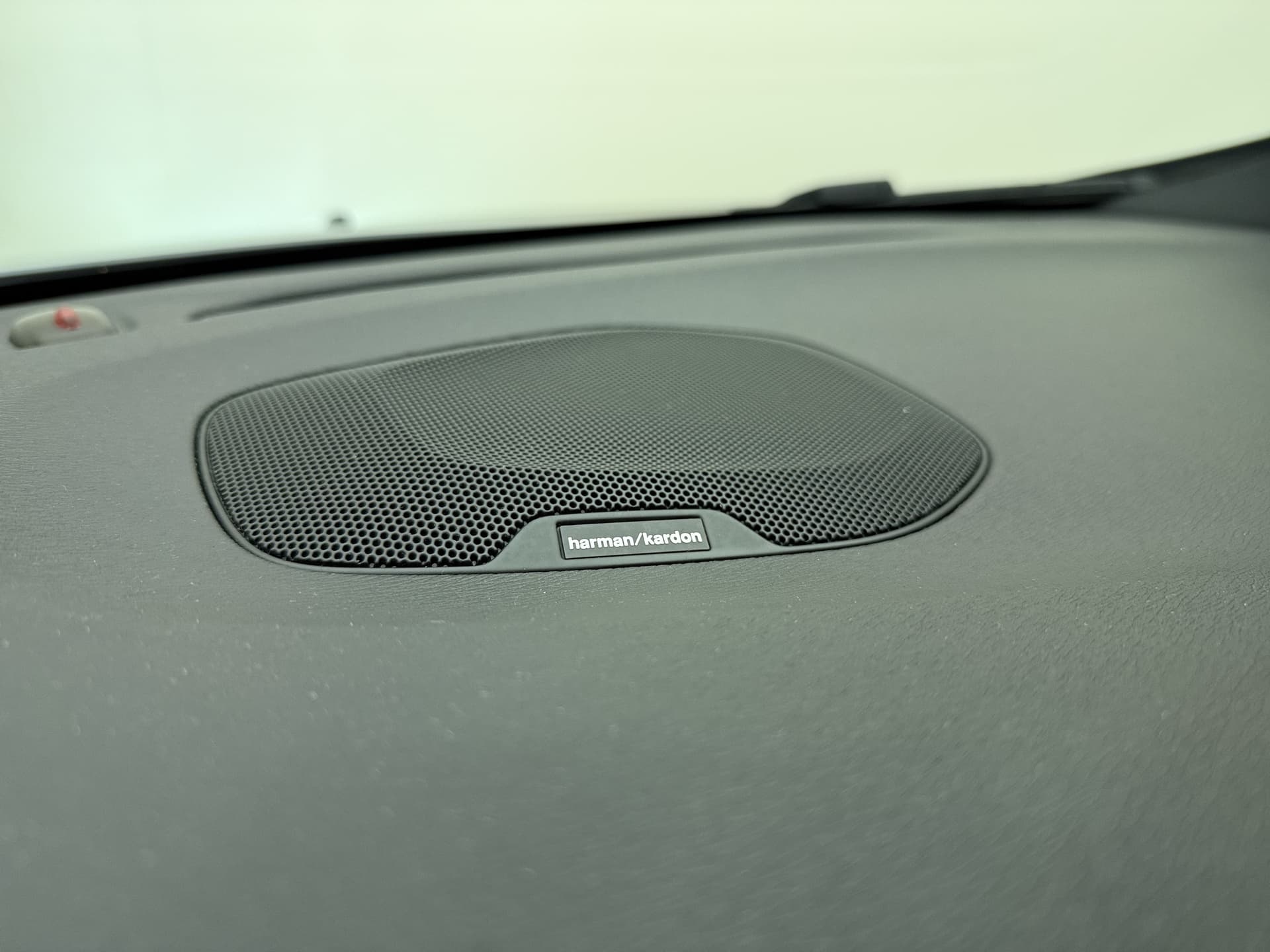 Volvo V40 T3 153pk Automaat Polar+ Sport / Harman&Kardon Audio / Keyless / Panoramadak / Stoelverwarming / Nubuck / Trekhaak / PDC + Camera / thumbnail 15