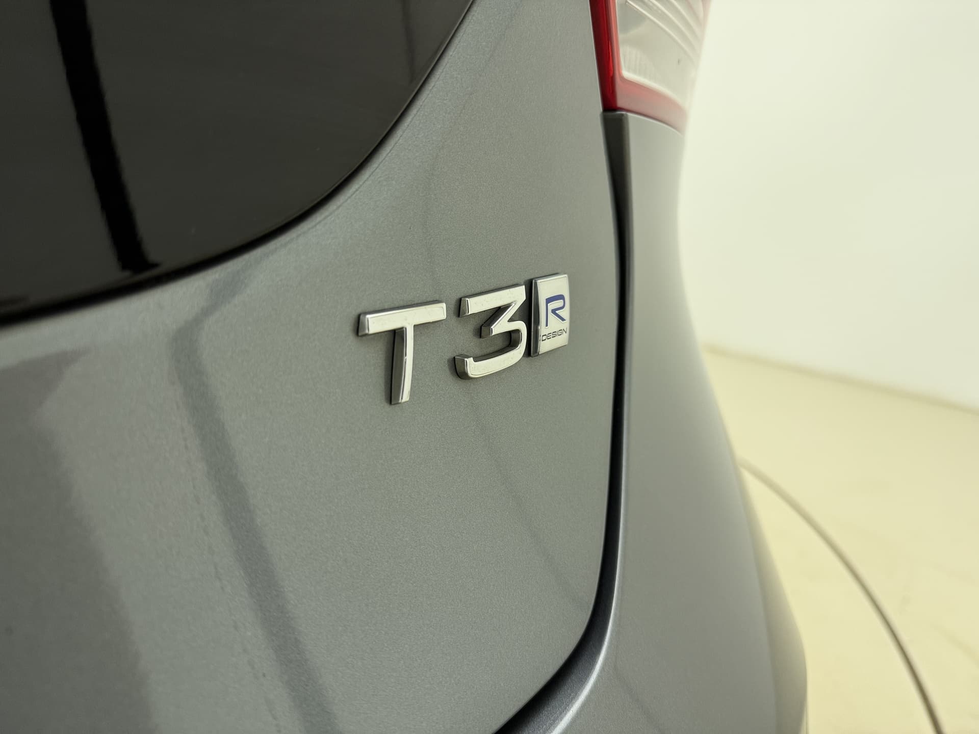 Volvo V40 T3 153pk Automaat Polar+ Sport / Harman&Kardon Audio / Keyless / Panoramadak / Stoelverwarming / Nubuck / Trekhaak / PDC + Camera / thumbnail 19