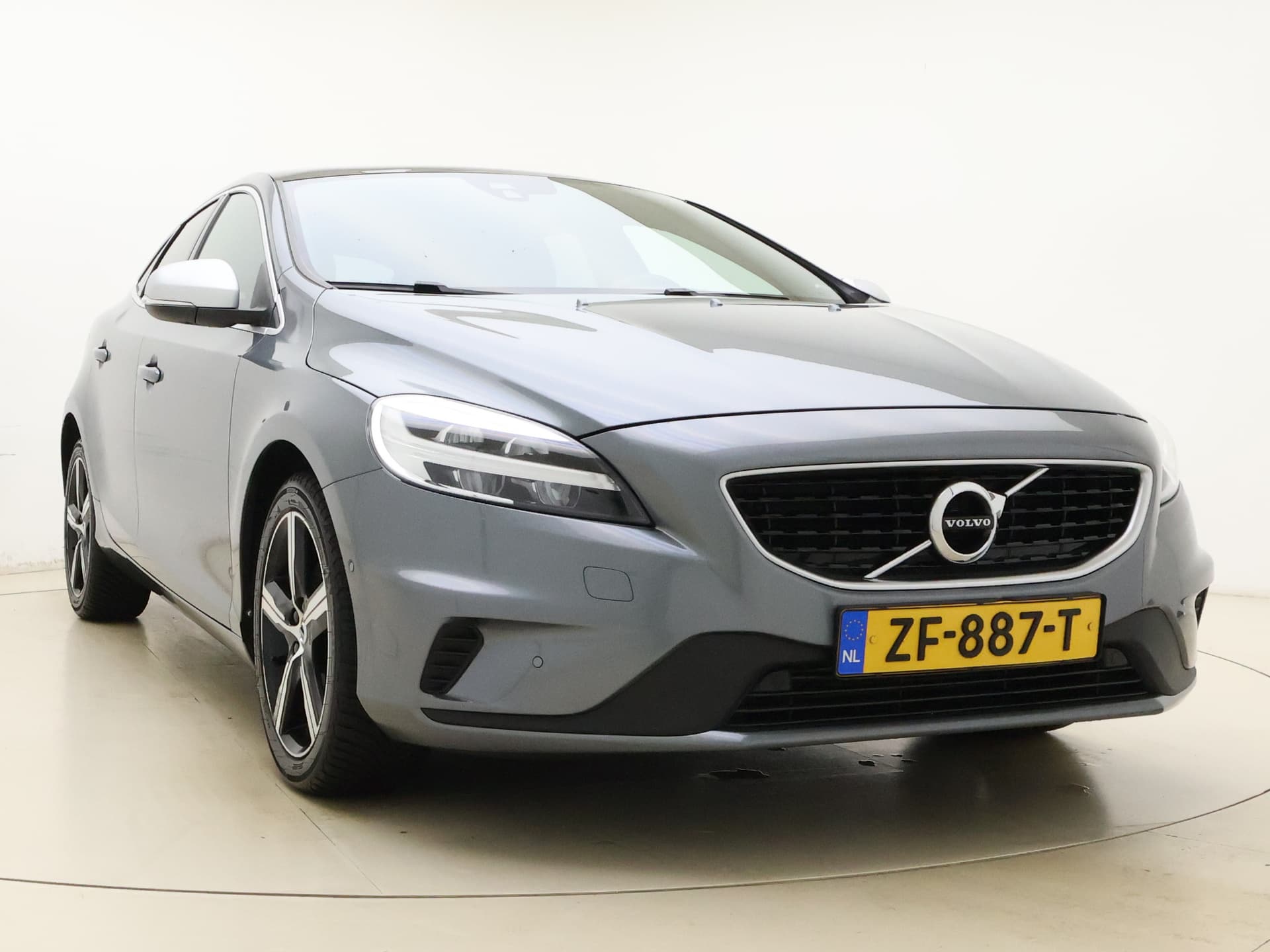 Volvo V40 T3 153pk Automaat Polar+ Sport / Harman&Kardon Audio / Keyless / Panoramadak / Stoelverwarming / Nubuck / Trekhaak / PDC + Camera / thumbnail 28