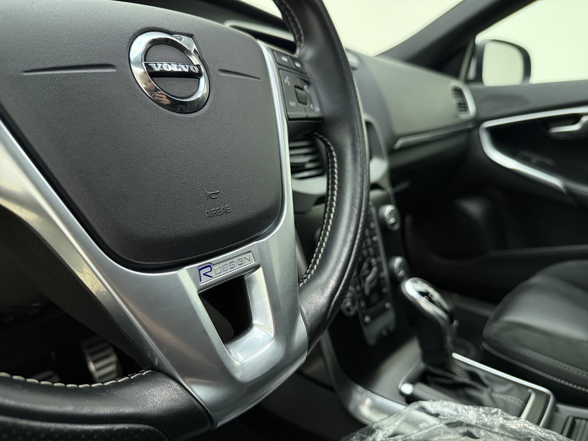 Volvo V40 T3 153pk Automaat Polar+ Sport / Harman&Kardon Audio / Keyless / Panoramadak / Stoelverwarming / Nubuck / Trekhaak / PDC + Camera / thumbnail 36