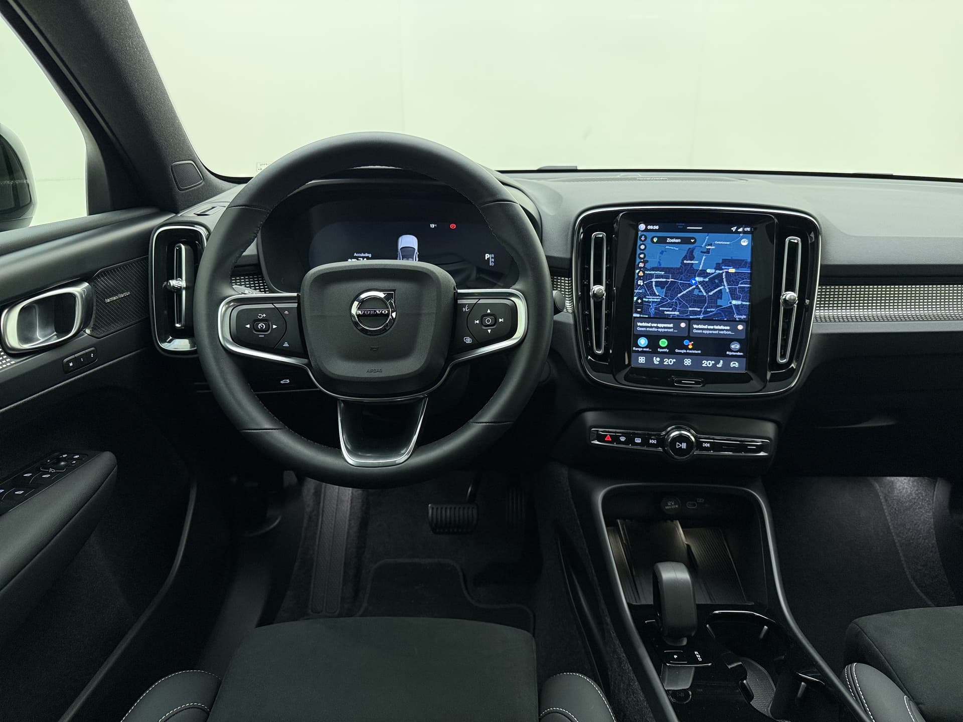 Volvo EC40 Extended Range Ultra / 20'' / Nubuck / Trekhaak / 360 Camera / Elektr. Stoelen / Harman&Kardon Audio / Getint glas / Panoramadak / thumbnail 12