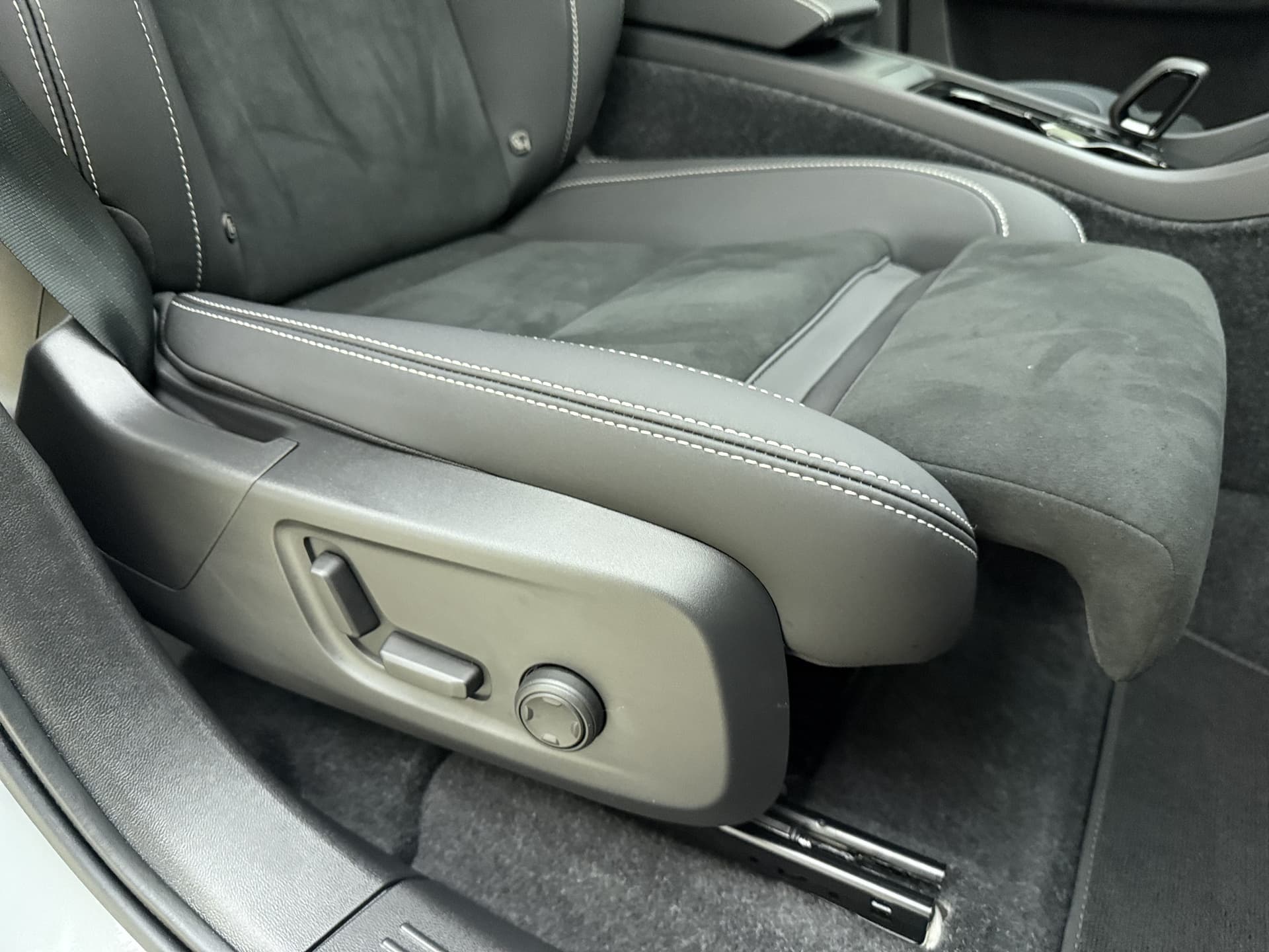 Volvo EC40 Extended Range Ultra / 20'' / Nubuck / Trekhaak / 360 Camera / Elektr. Stoelen / Harman&Kardon Audio / Getint glas / Panoramadak / thumbnail 19