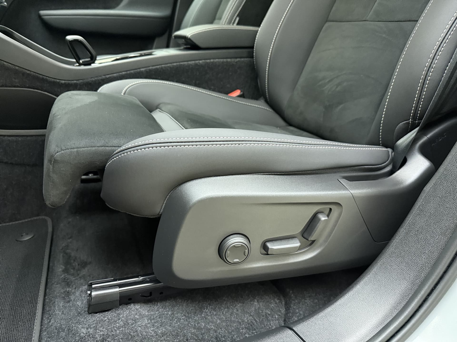 Volvo EC40 Extended Range Ultra / 20'' / Nubuck / Trekhaak / 360 Camera / Elektr. Stoelen / Harman&Kardon Audio / Getint glas / Panoramadak / thumbnail 20