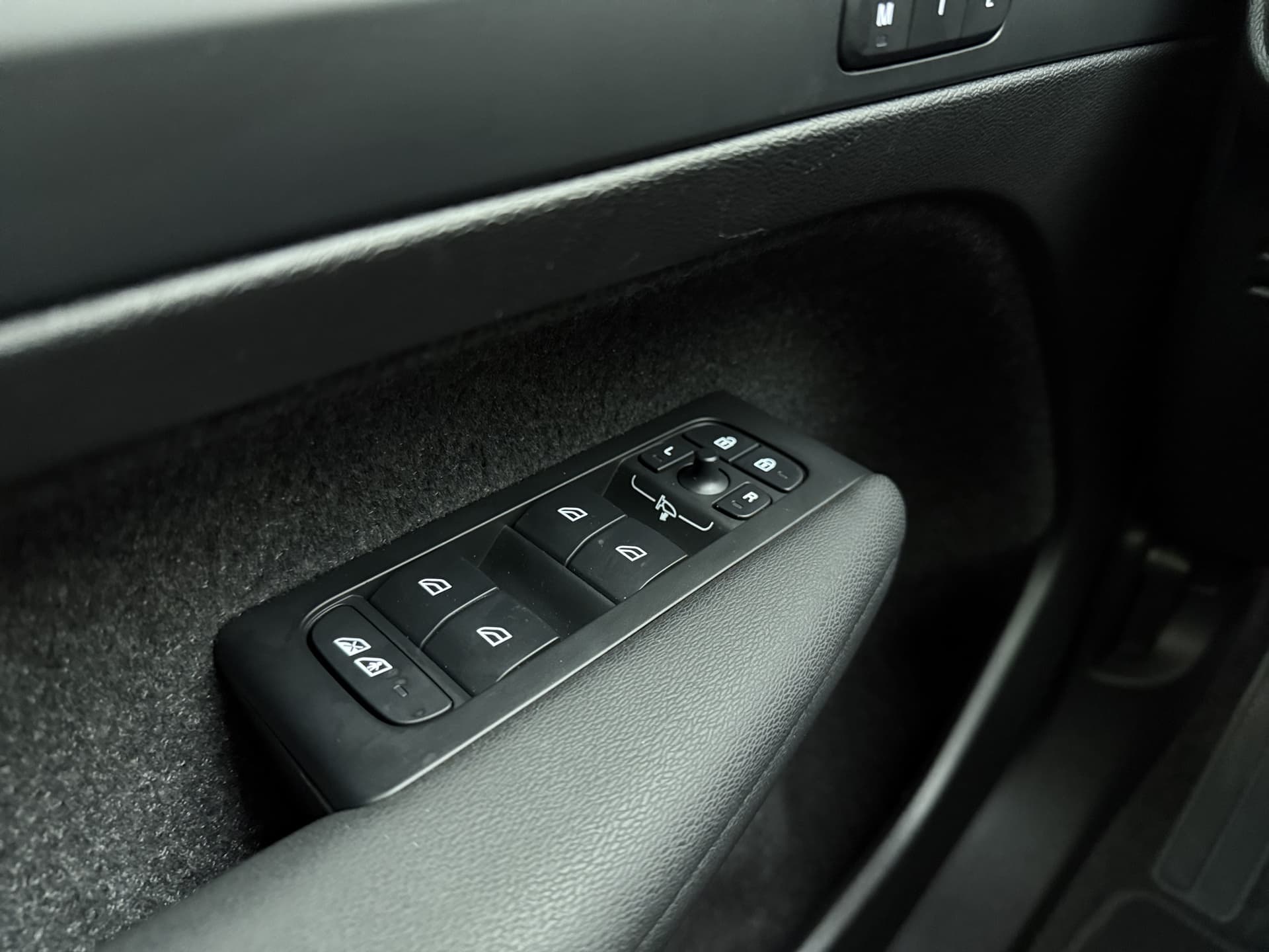 Volvo EC40 Extended Range Ultra / 20'' / Nubuck / Trekhaak / 360 Camera / Elektr. Stoelen / Harman&Kardon Audio / Getint glas / Panoramadak / thumbnail 31