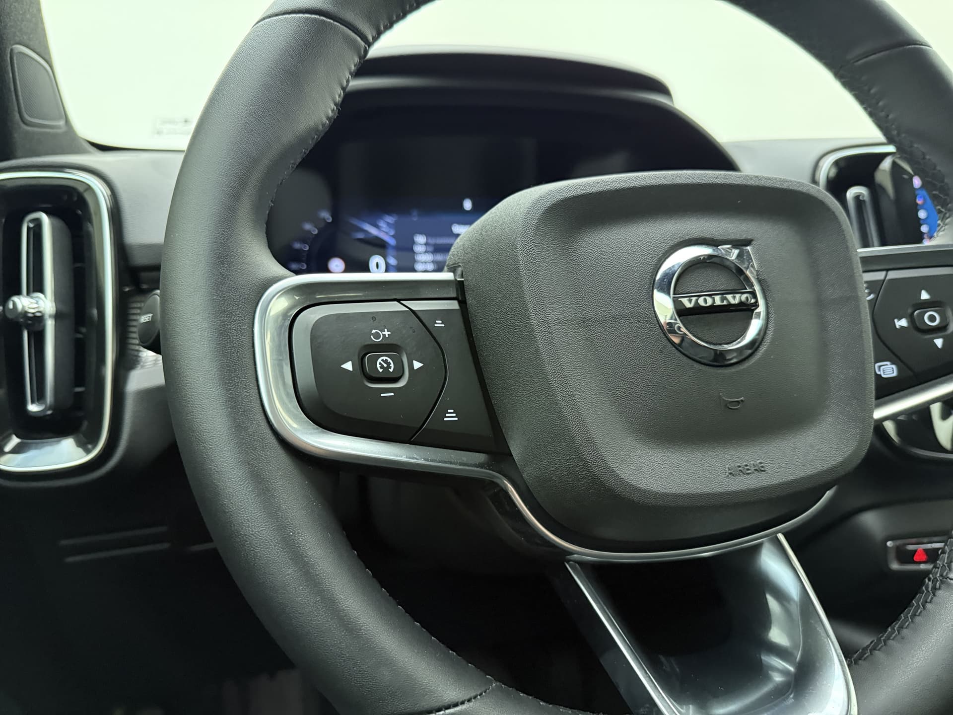 Volvo EC40 Extended Range Ultra / 20'' / Nubuck / Trekhaak / 360 Camera / Elektr. Stoelen / Harman&Kardon Audio / Getint glas / Panoramadak / thumbnail 32