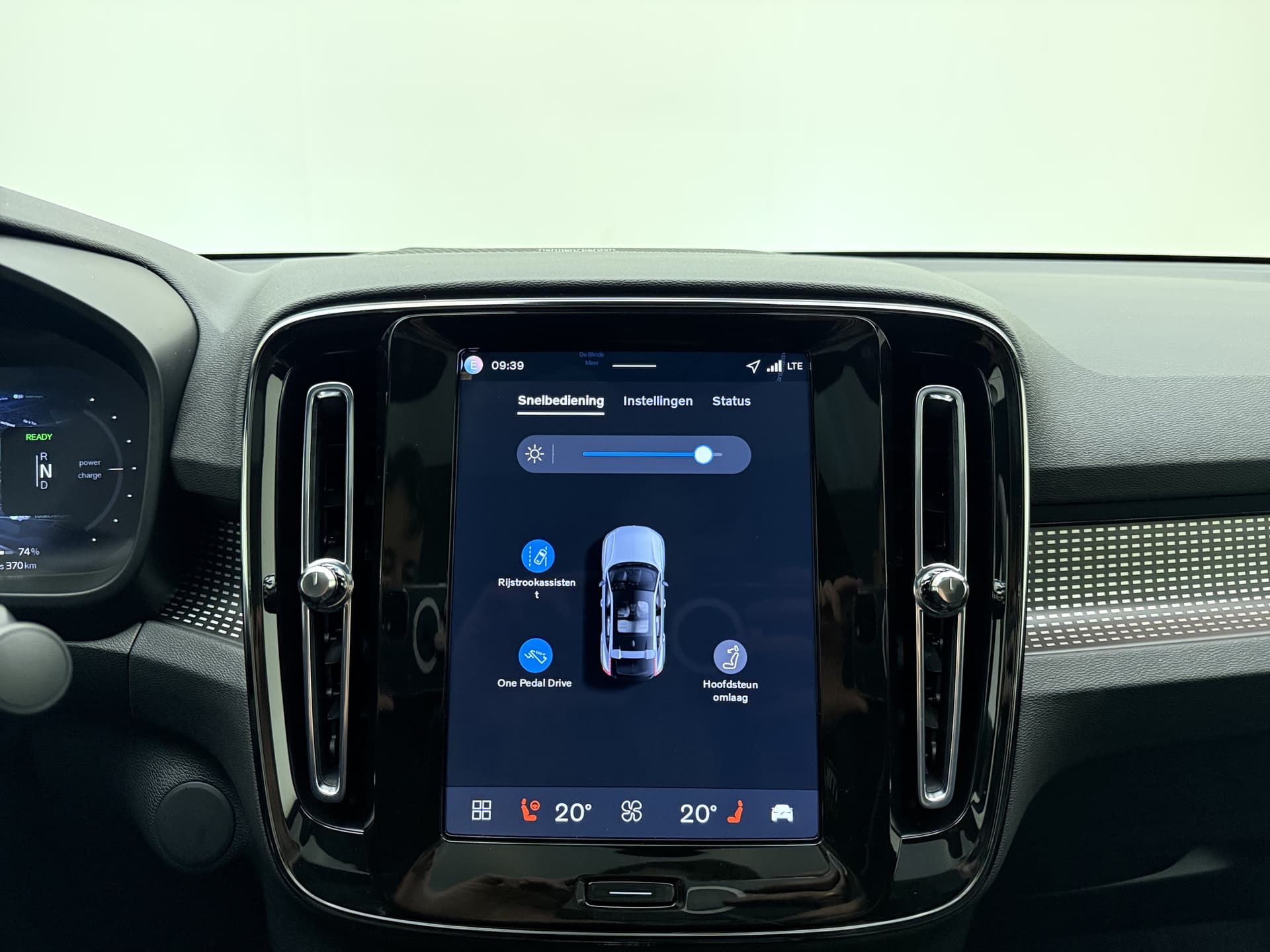 Volvo EC40 Extended Range Ultra / 20'' / Nubuck / Trekhaak / 360 Camera / Elektr. Stoelen / Harman&Kardon Audio / Getint glas / Panoramadak / thumbnail 40