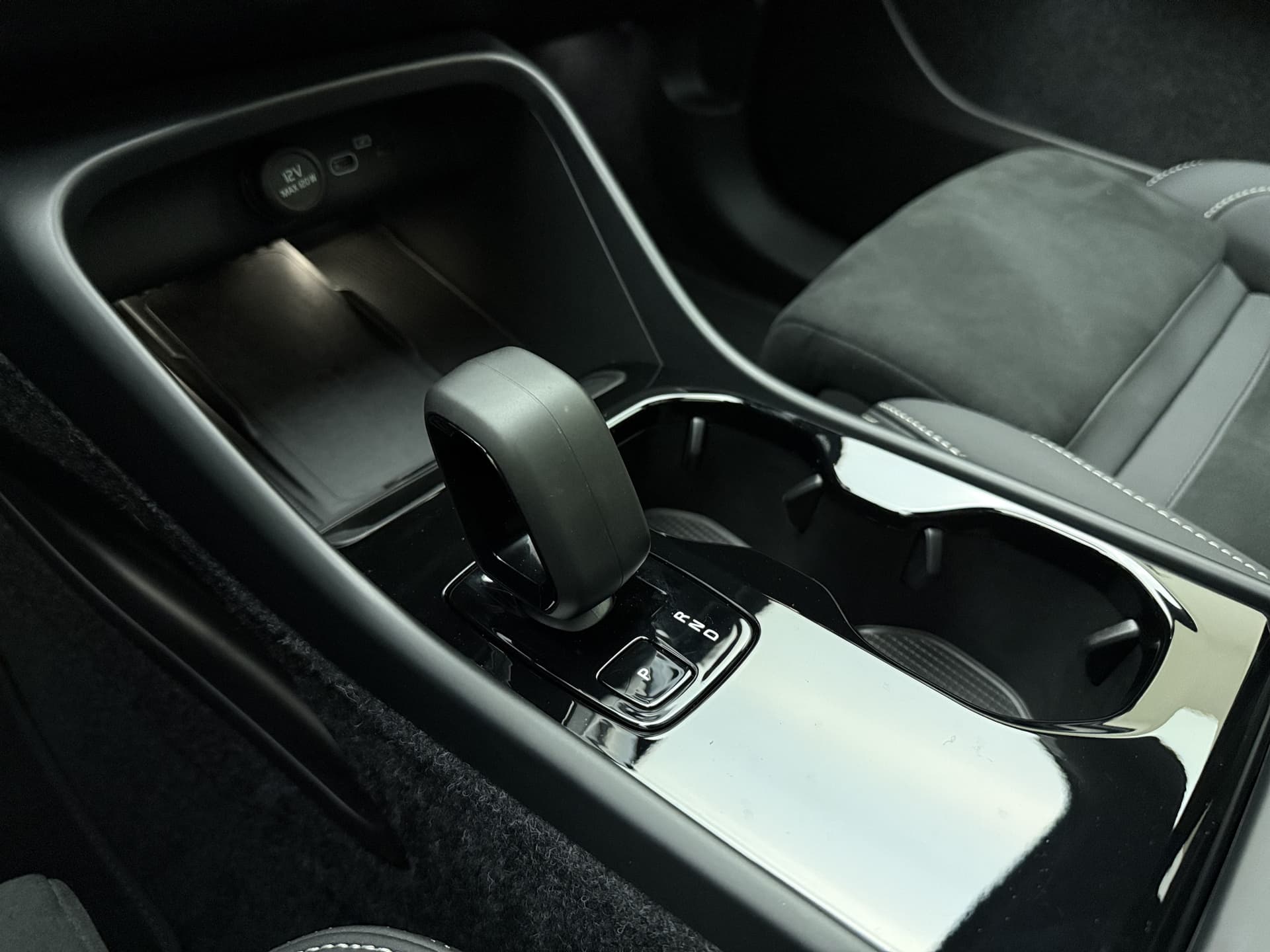 Volvo EC40 Extended Range Ultra / 20'' / Nubuck / Trekhaak / 360 Camera / Elektr. Stoelen / Harman&Kardon Audio / Getint glas / Panoramadak / thumbnail 47