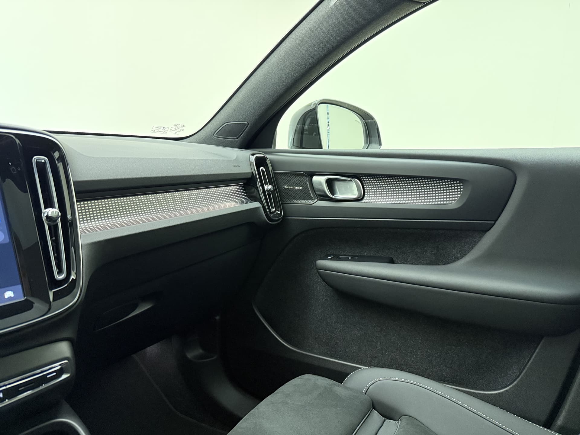 Volvo EC40 Extended Range Ultra / 20'' / Nubuck / Trekhaak / 360 Camera / Elektr. Stoelen / Harman&Kardon Audio / Getint glas / Panoramadak / thumbnail 48