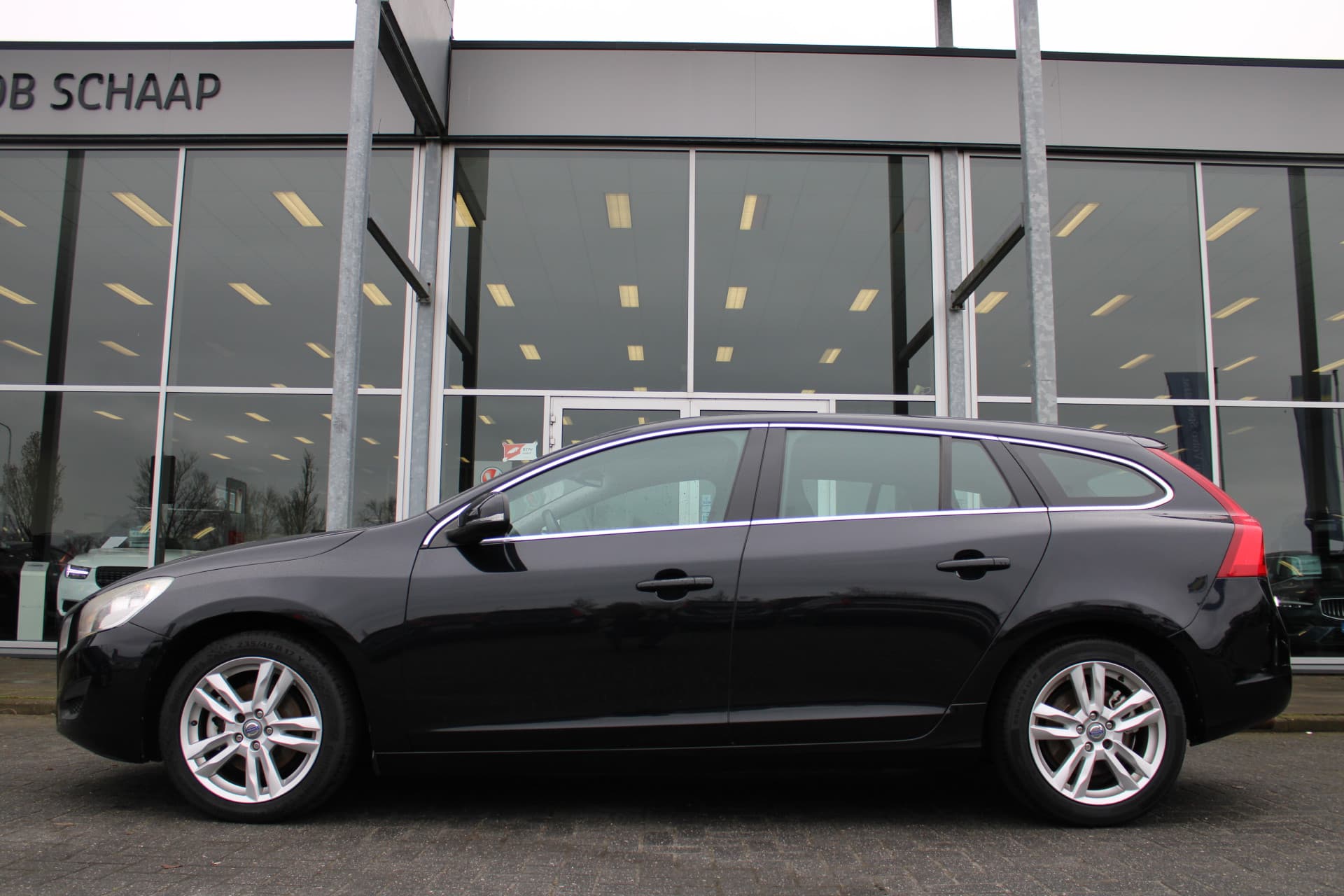 Volvo V60 T3 Automaat Momentum thumbnail 2