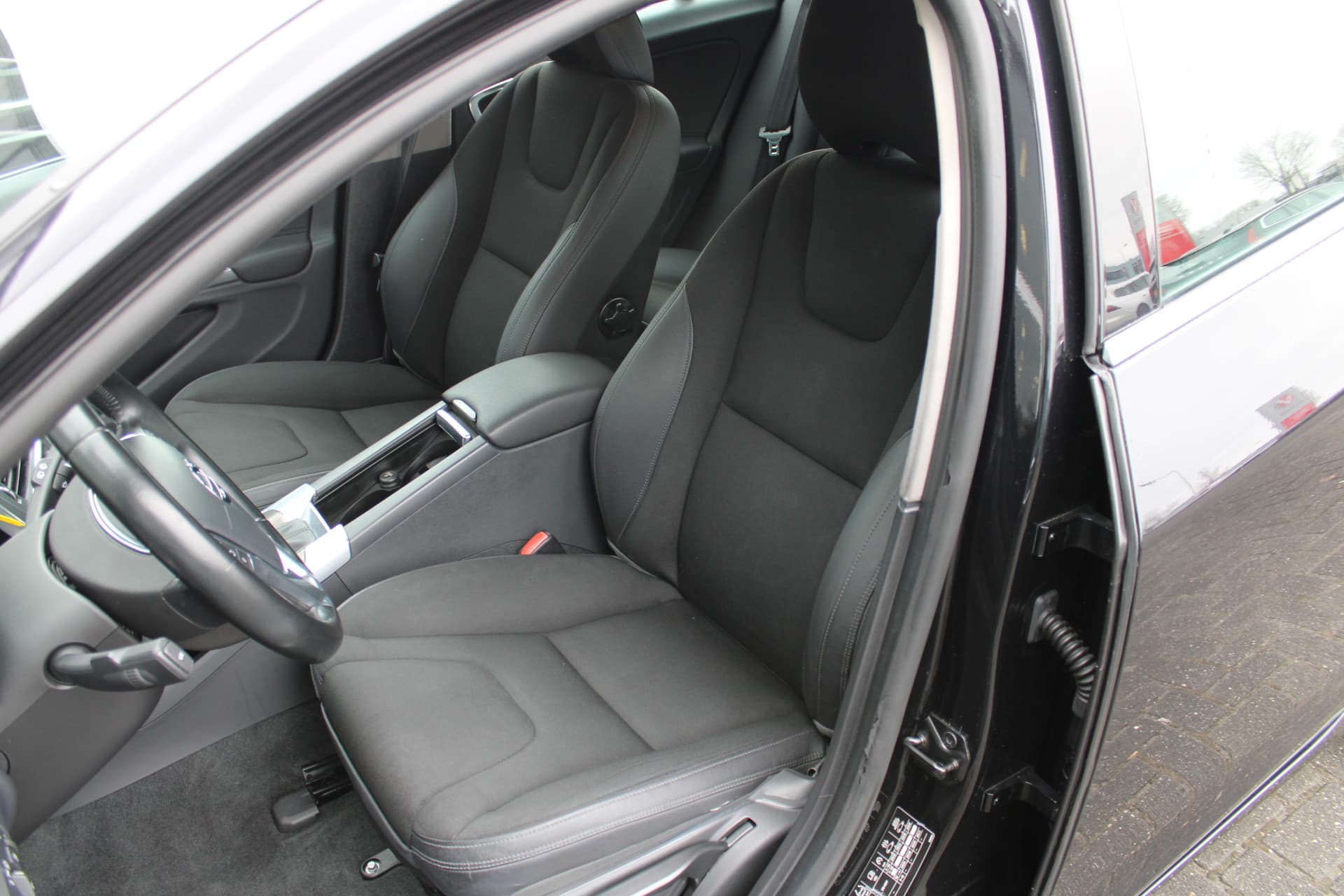 Volvo V60 T3 Automaat Momentum thumbnail 14