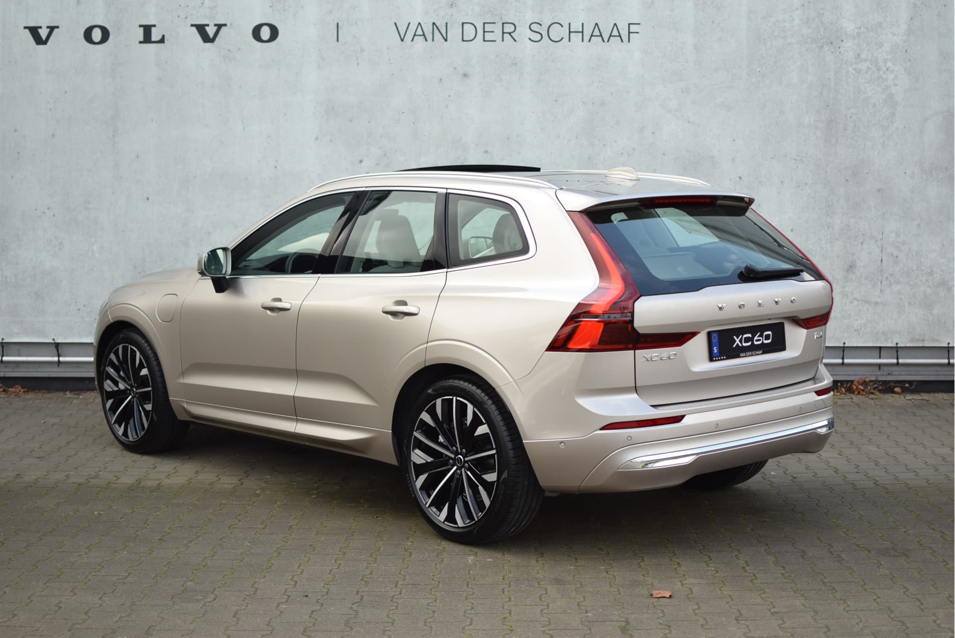 Volvo XC60 T6 350pk AWD Ultra Bright / Luchtvering / Bowers en Wilkins audio / HUD / 360 camera / Stoelmassage / thumbnail 9