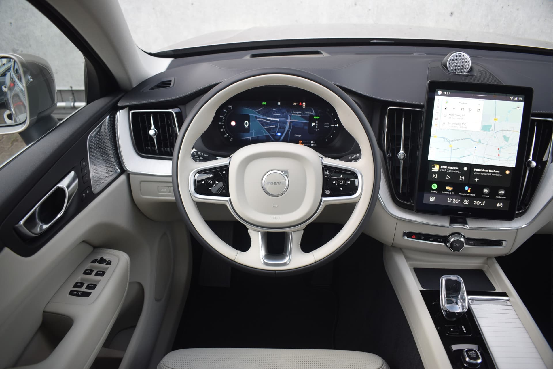 Volvo XC60 T6 350pk AWD Ultra Bright / Luchtvering / Bowers en Wilkins audio / HUD / 360 camera / Stoelmassage / thumbnail 10