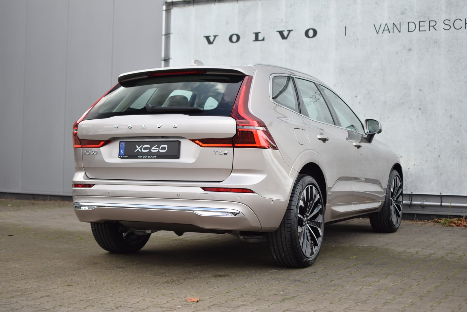 Volvo XC60 T6 350pk AWD Ultra Bright / Luchtvering / Bowers en Wilkins audio / HUD / 360 camera / Stoelmassage / thumbnail 11