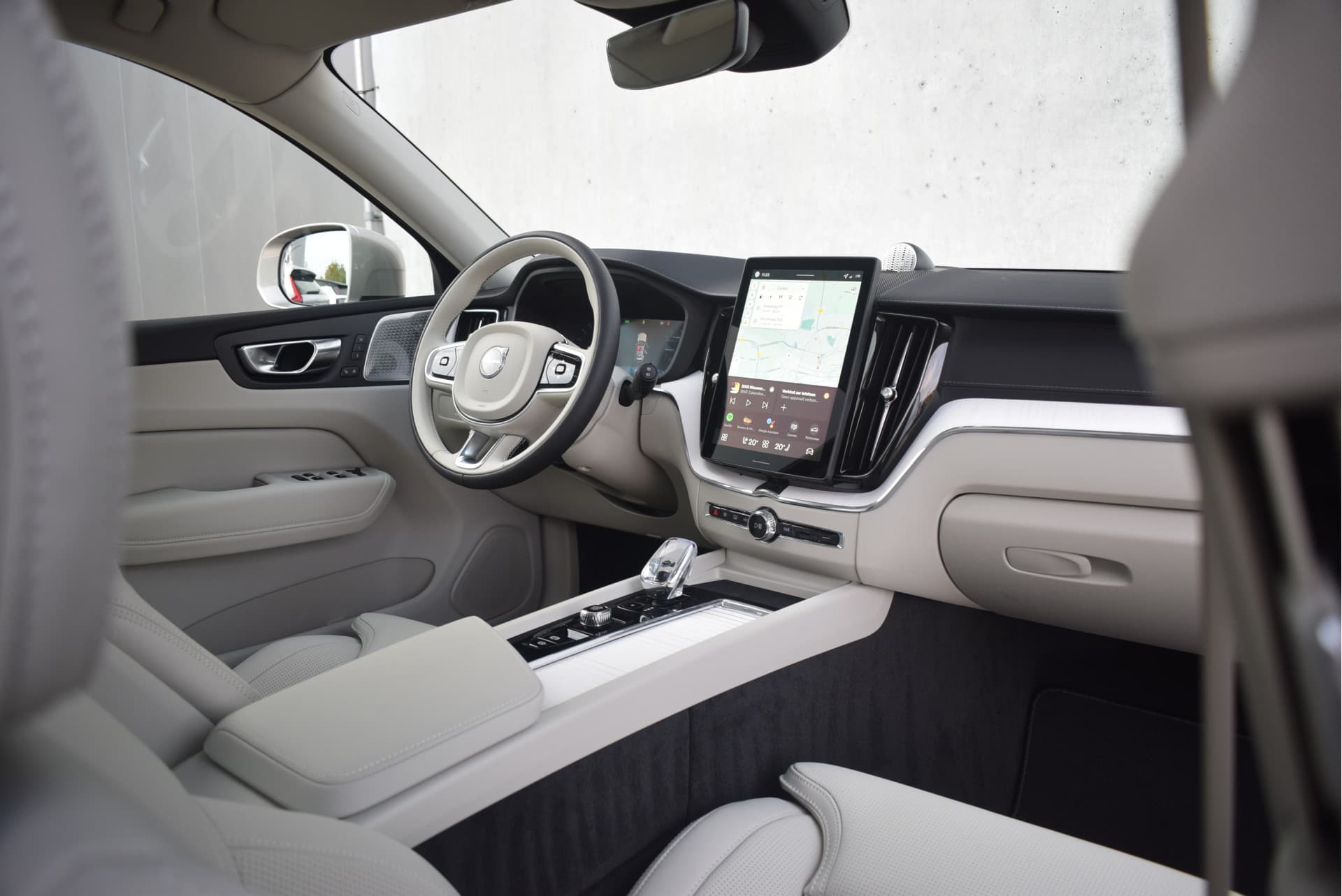 Volvo XC60 T6 350pk AWD Ultra Bright / Luchtvering / Bowers en Wilkins audio / HUD / 360 camera / Stoelmassage / thumbnail 12