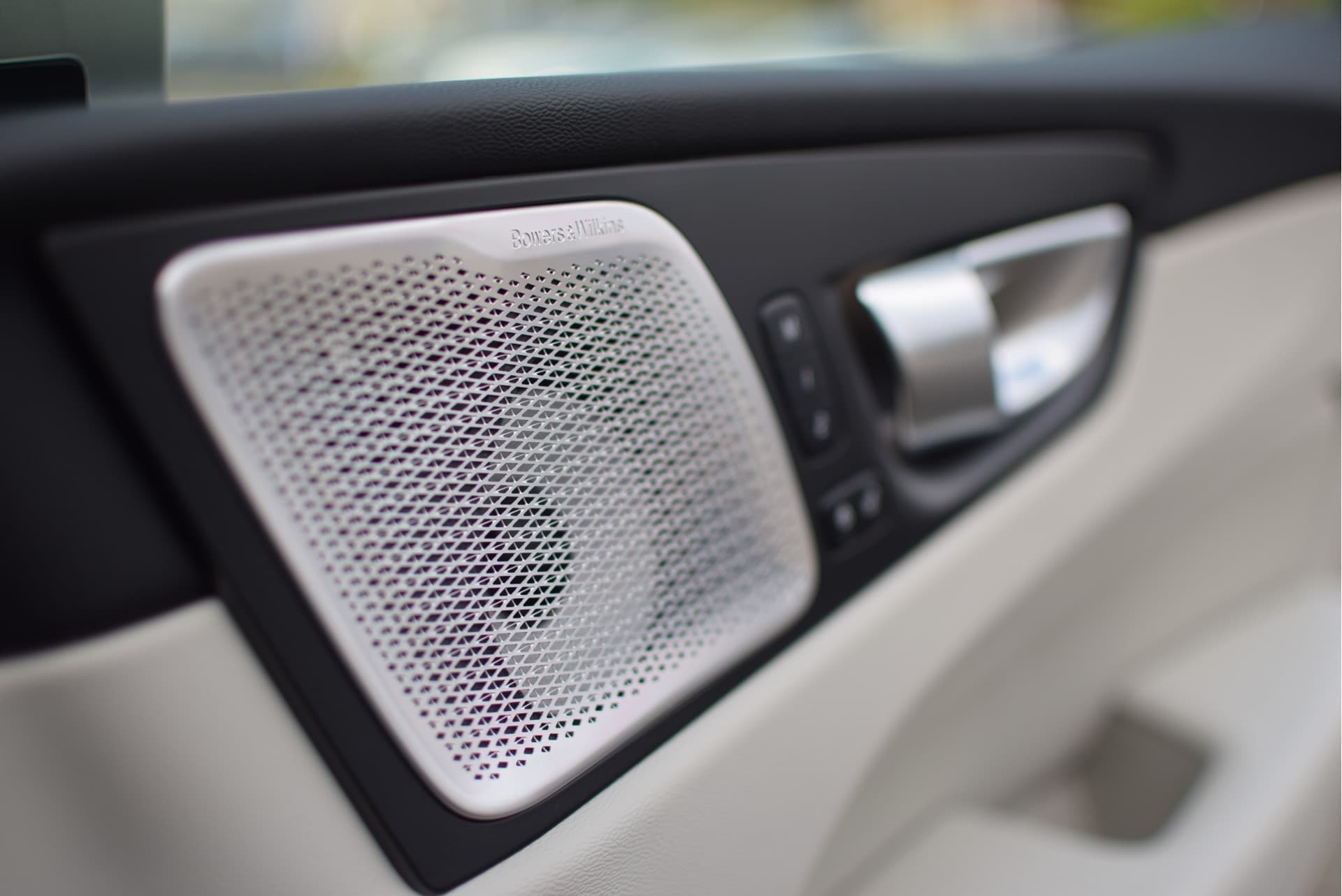 Volvo XC60 T6 350pk AWD Ultra Bright / Luchtvering / Bowers en Wilkins audio / HUD / 360 camera / Stoelmassage / thumbnail 13