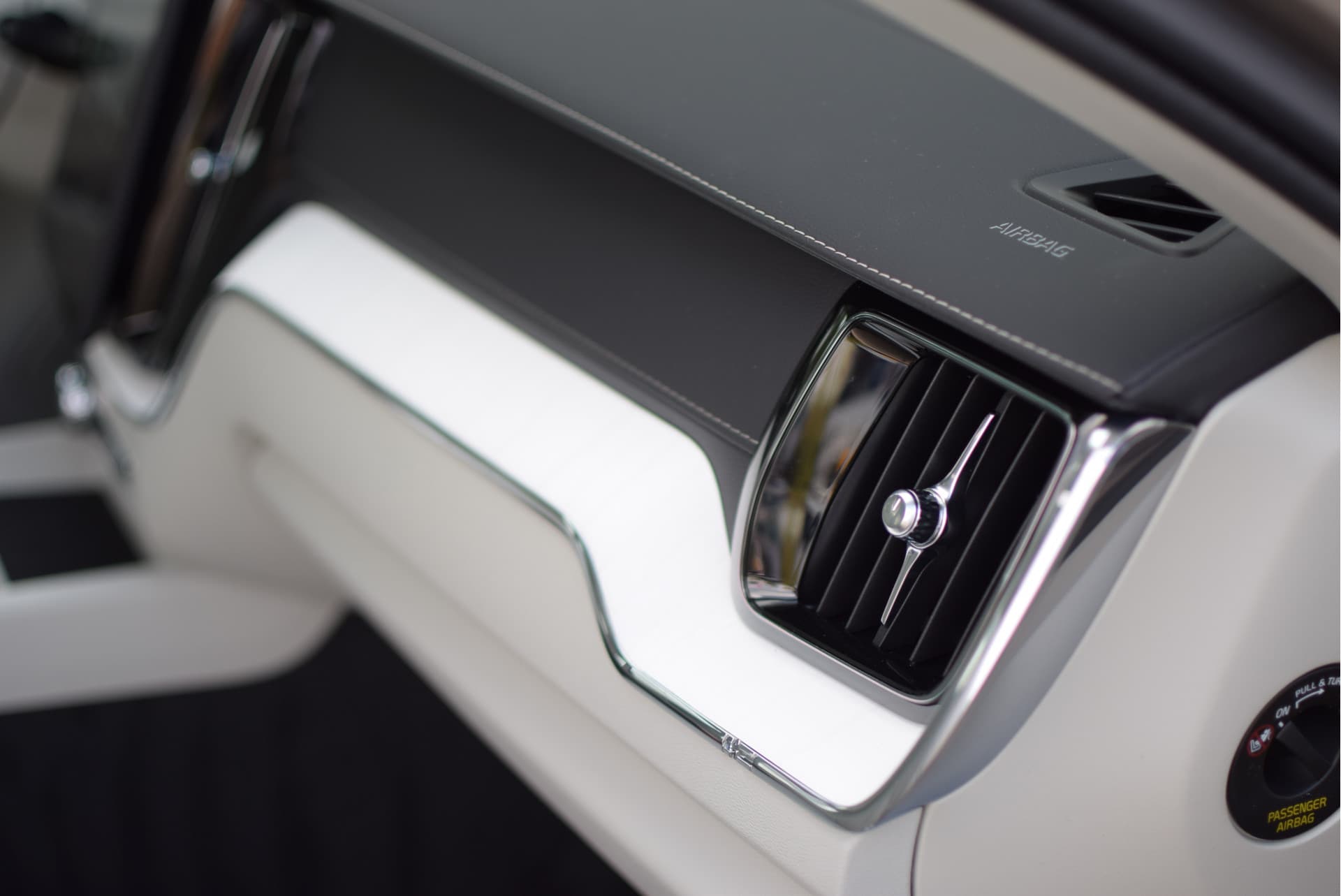 Volvo XC60 T6 350pk AWD Ultra Bright / Luchtvering / Bowers en Wilkins audio / HUD / 360 camera / Stoelmassage / thumbnail 15