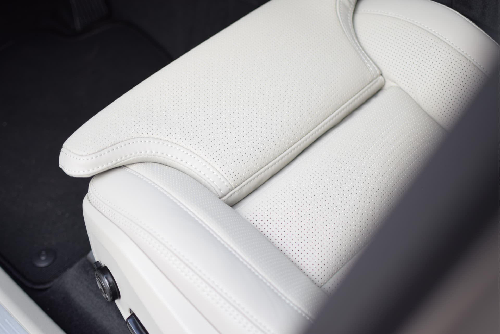 Volvo XC60 T6 350pk AWD Ultra Bright / Luchtvering / Bowers en Wilkins audio / HUD / 360 camera / Stoelmassage / thumbnail 17