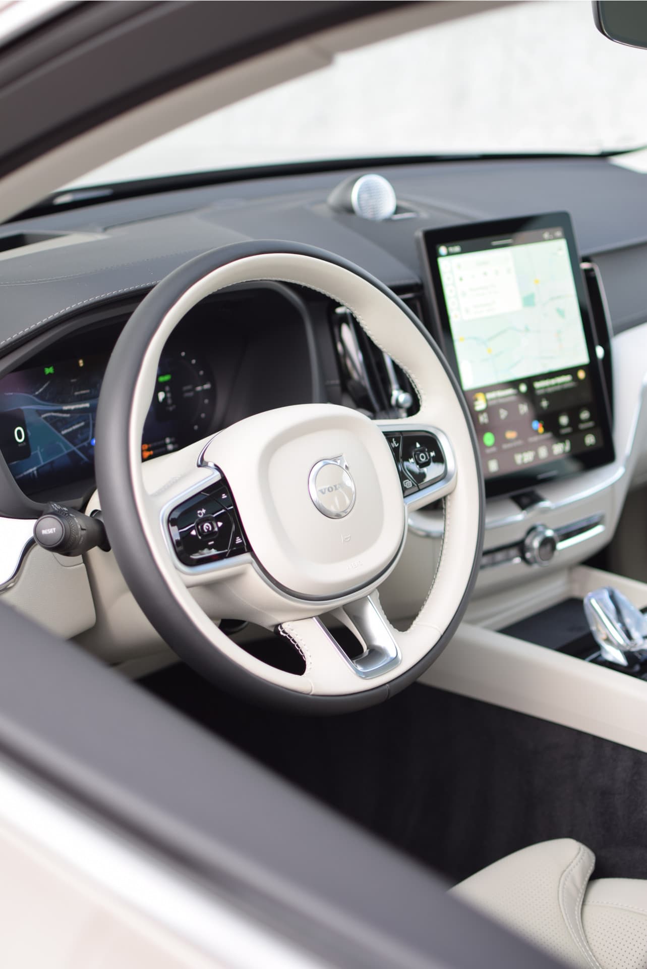 Volvo XC60 T6 350pk AWD Ultra Bright / Luchtvering / Bowers en Wilkins audio / HUD / 360 camera / Stoelmassage / thumbnail 25