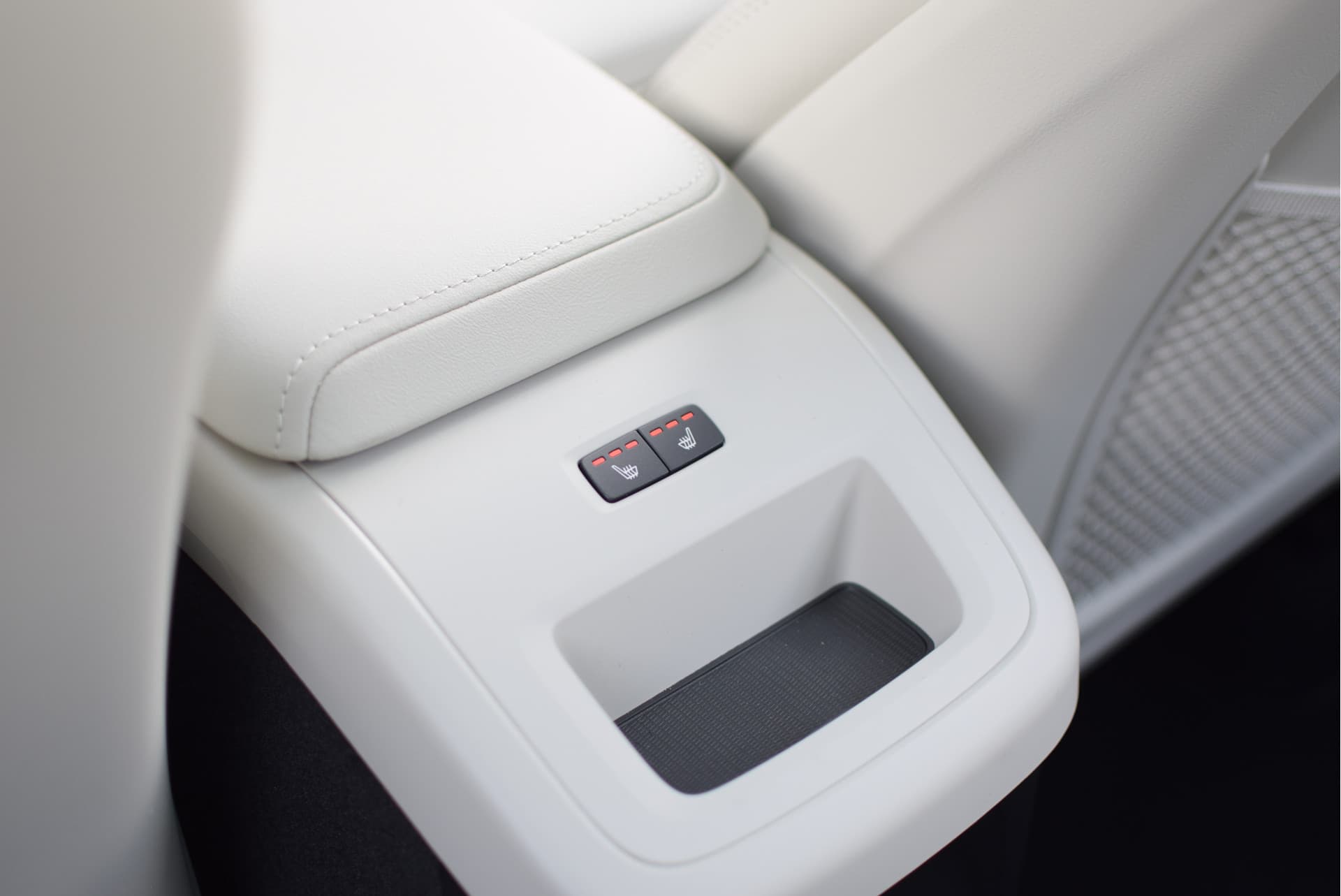 Volvo XC60 T6 350pk AWD Ultra Bright / Luchtvering / Bowers en Wilkins audio / HUD / 360 camera / Stoelmassage / thumbnail 39