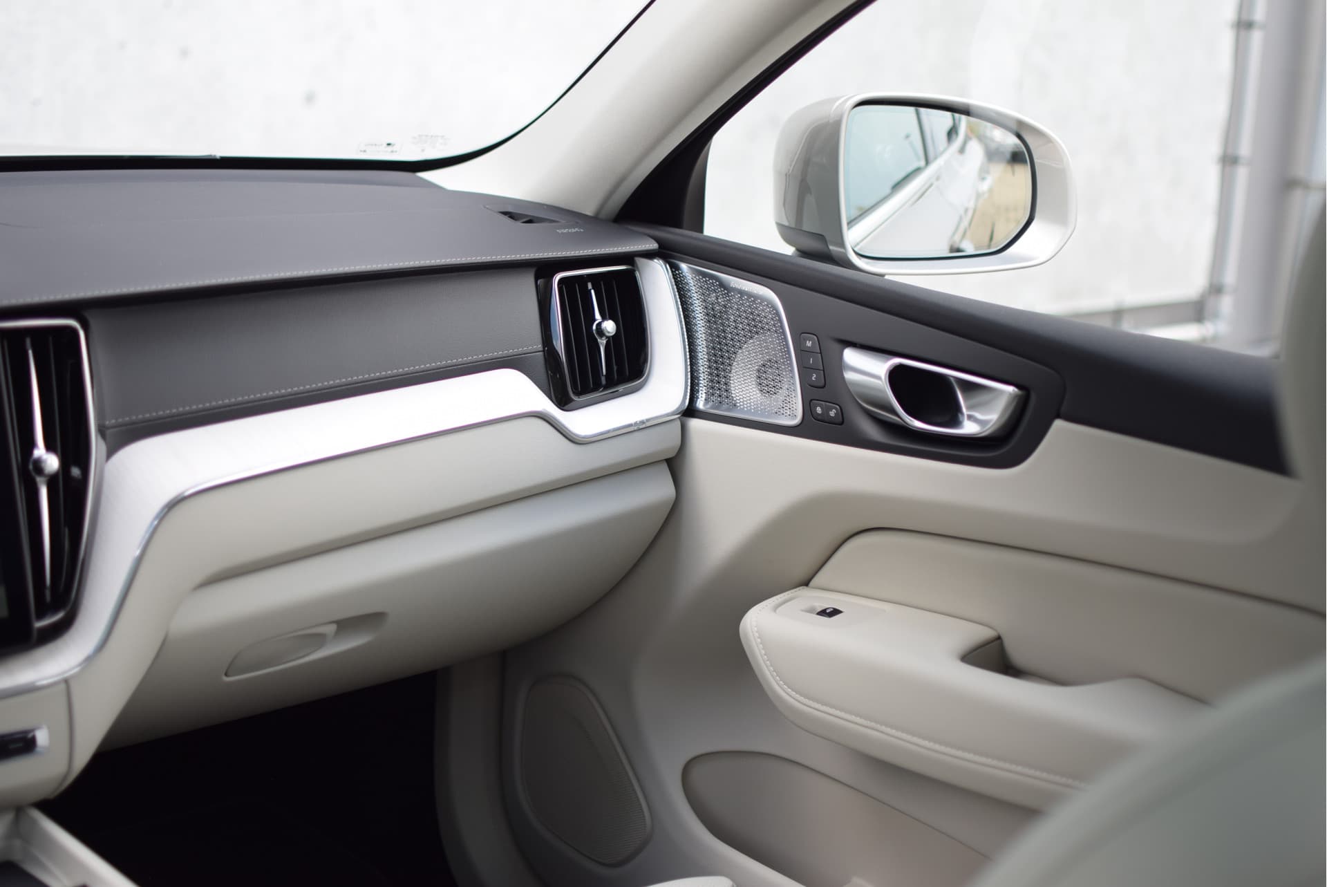 Volvo XC60 T6 350pk AWD Ultra Bright / Luchtvering / Bowers en Wilkins audio / HUD / 360 camera / Stoelmassage / thumbnail 40