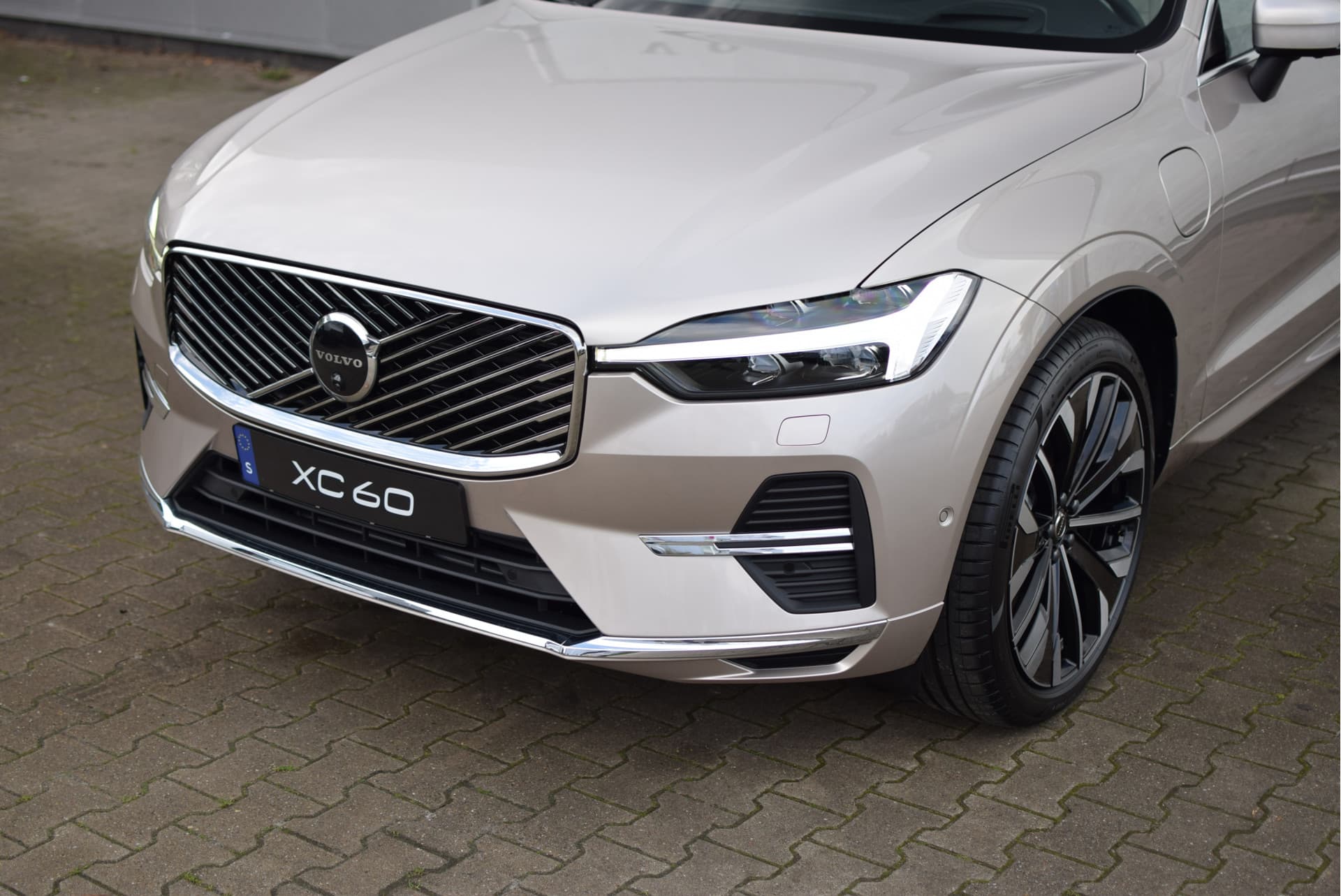 Volvo XC60 T6 350pk AWD Ultra Bright / Luchtvering / Bowers en Wilkins audio / HUD / 360 camera / Stoelmassage / thumbnail 42