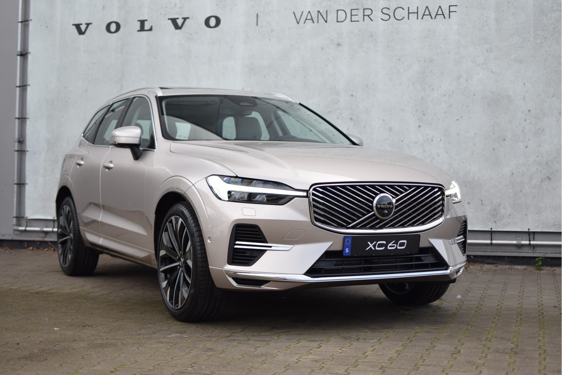 Volvo XC60 T6 350pk AWD Ultra Bright / Luchtvering / Bowers en Wilkins audio / HUD / 360 camera / Stoelmassage / thumbnail 44