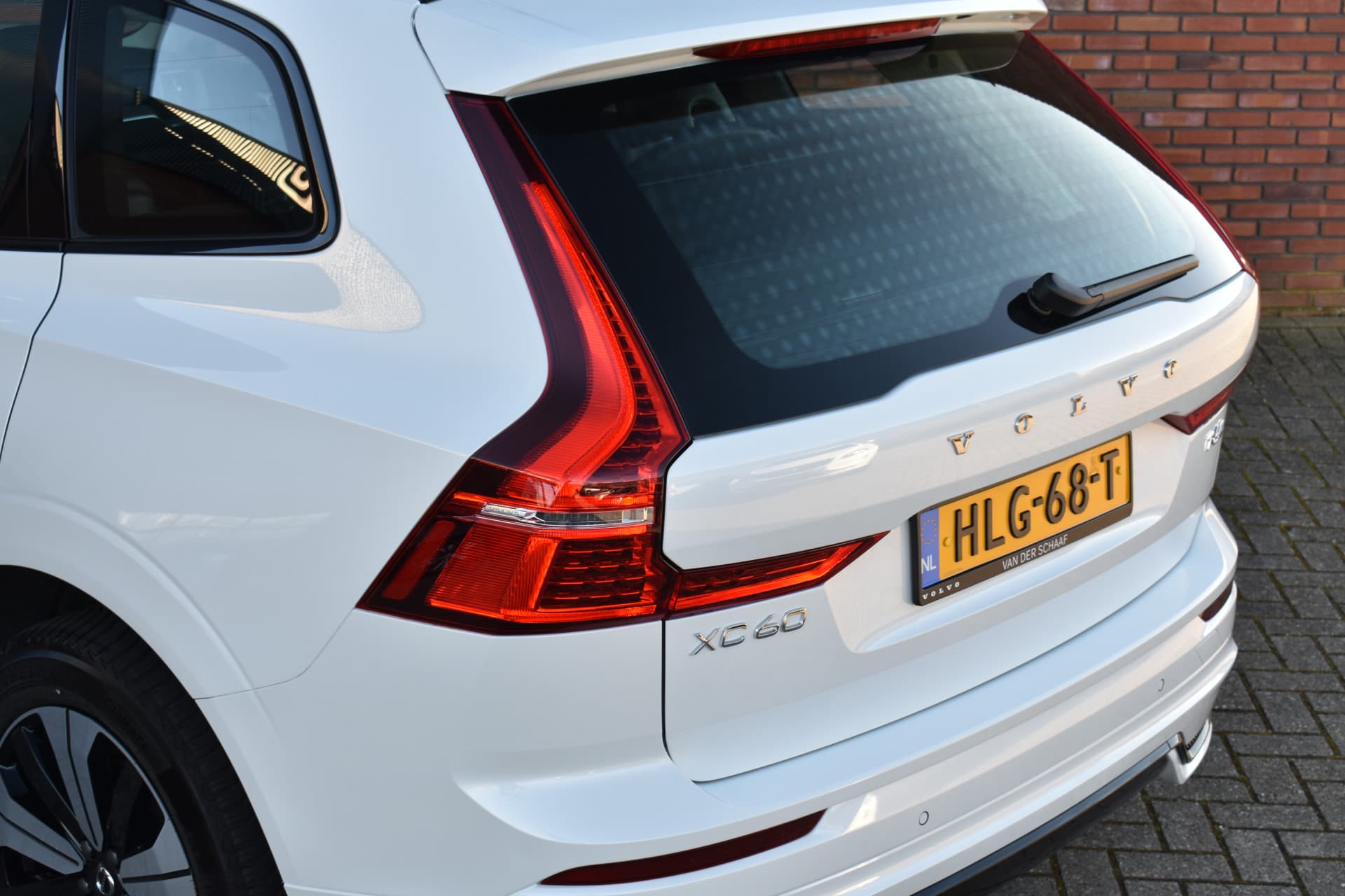 Volvo XC60 T6 350PK Plug-in hybrid AWD Plus Dark thumbnail 4