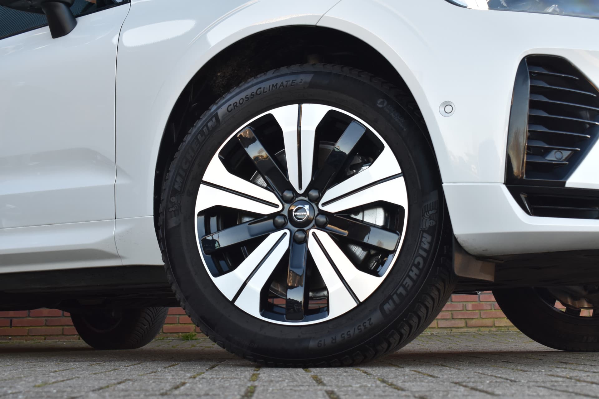 Volvo XC60 T6 350PK Plug-in hybrid AWD Plus Dark thumbnail 5