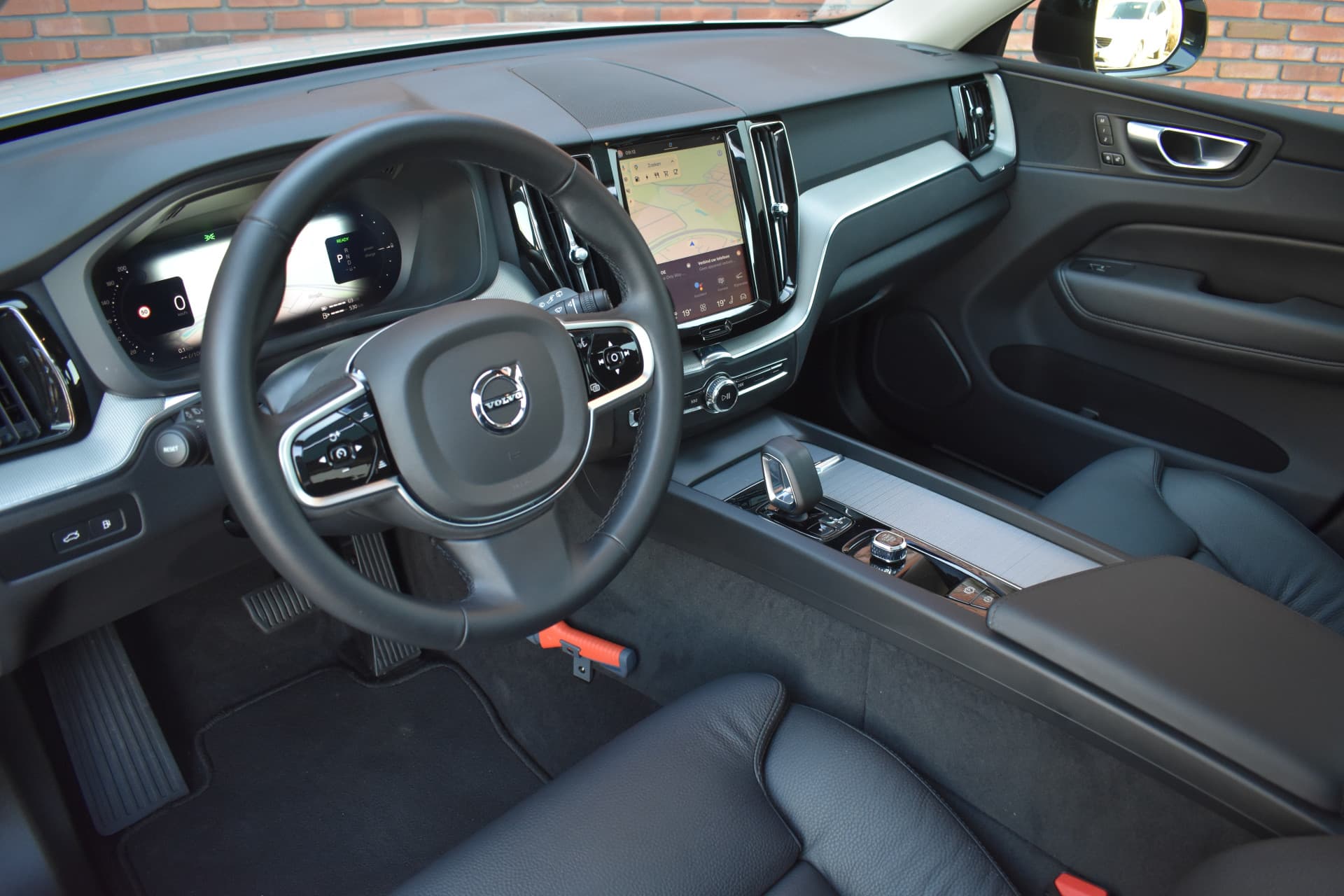 Volvo XC60 T6 350PK Plug-in hybrid AWD Plus Dark thumbnail 6