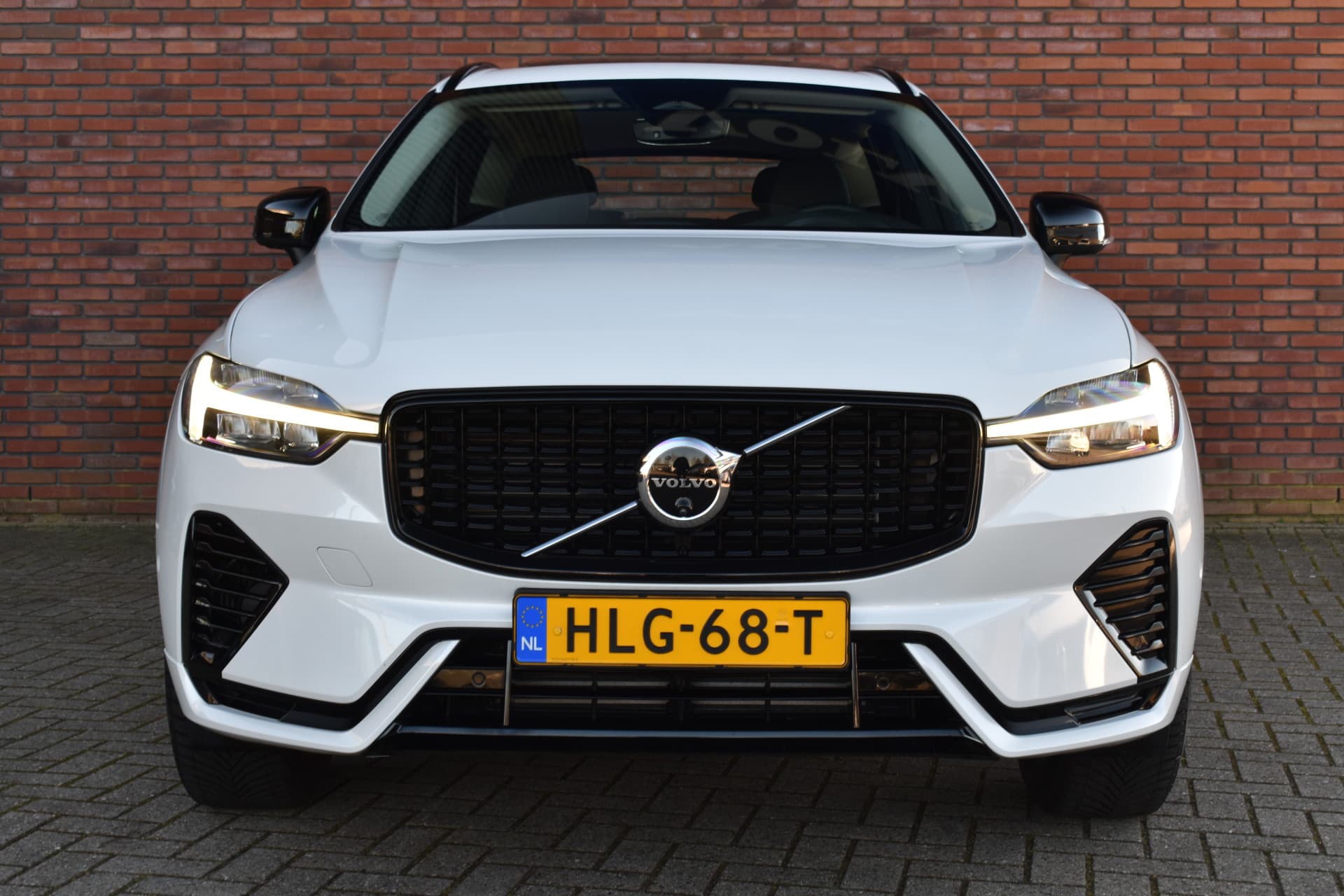 Volvo XC60 T6 350PK Plug-in hybrid AWD Plus Dark thumbnail 10