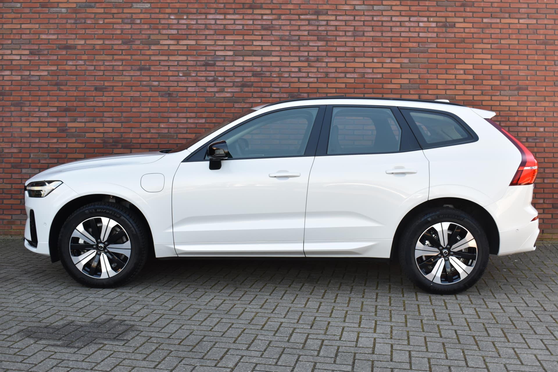 Volvo XC60 T6 350PK Plug-in hybrid AWD Plus Dark thumbnail 11
