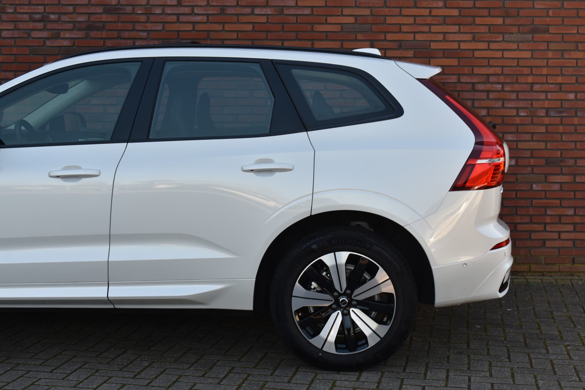 Volvo XC60 T6 350PK Plug-in hybrid AWD Plus Dark thumbnail 13