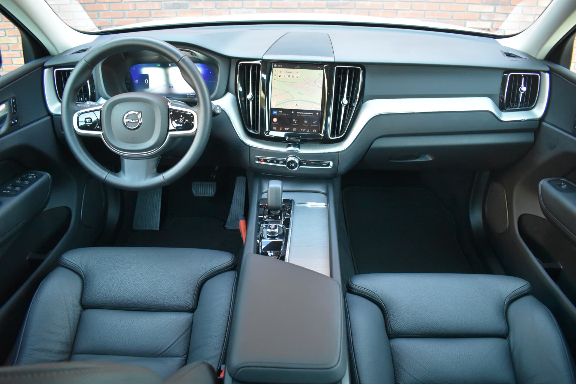 Volvo XC60 T6 350PK Plug-in hybrid AWD Plus Dark thumbnail 14