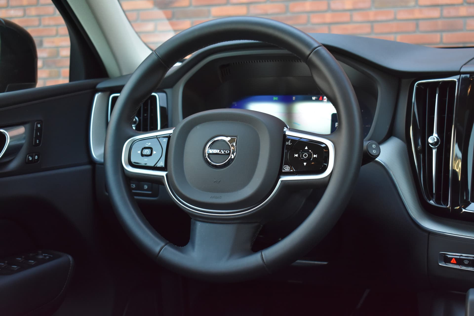Volvo XC60 T6 350PK Plug-in hybrid AWD Plus Dark thumbnail 16
