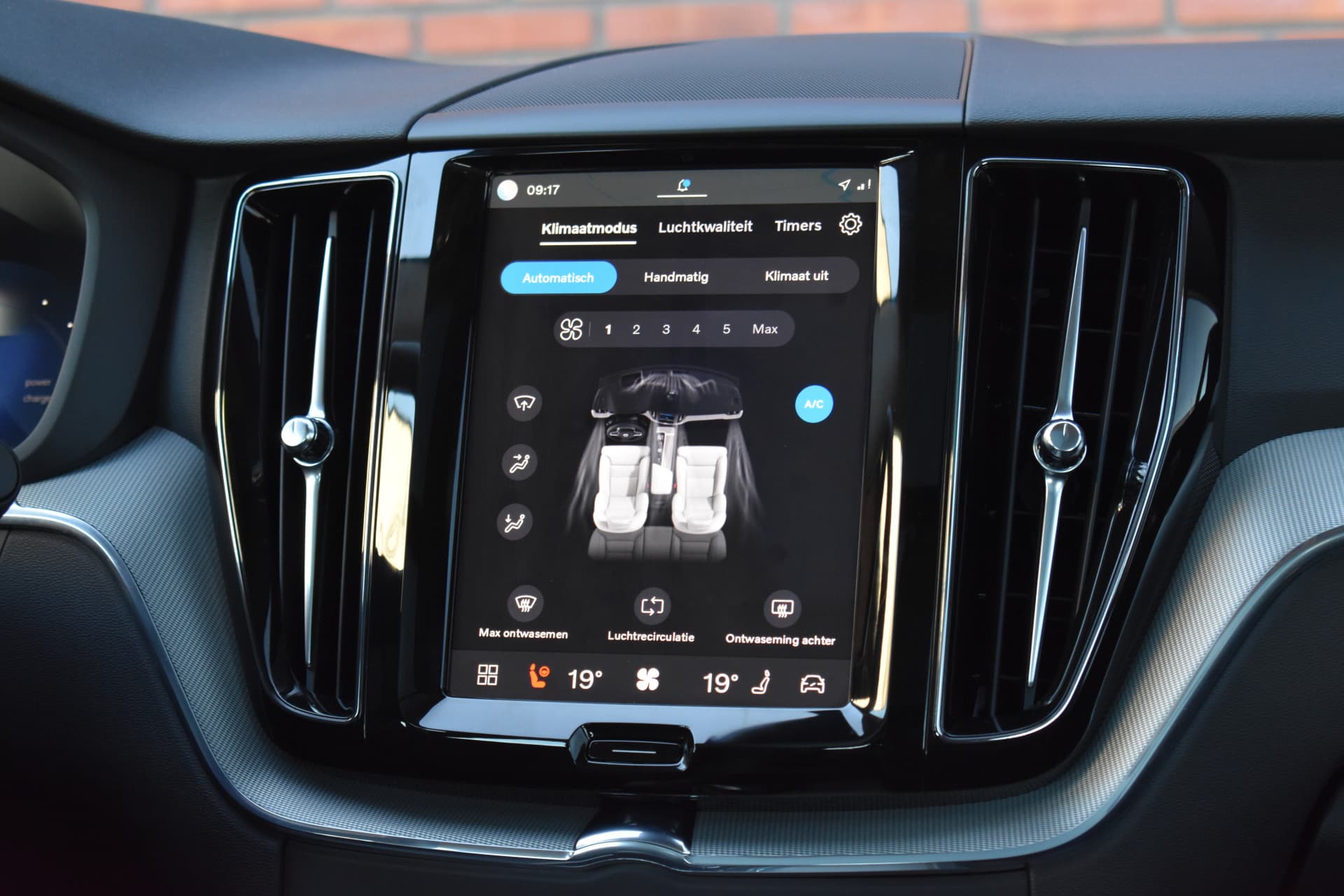 Volvo XC60 T6 350PK Plug-in hybrid AWD Plus Dark thumbnail 22