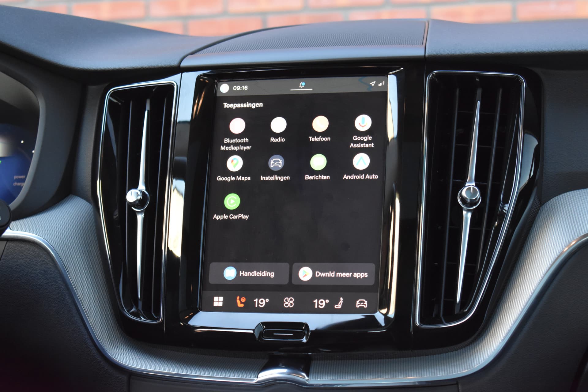 Volvo XC60 T6 350PK Plug-in hybrid AWD Plus Dark thumbnail 23