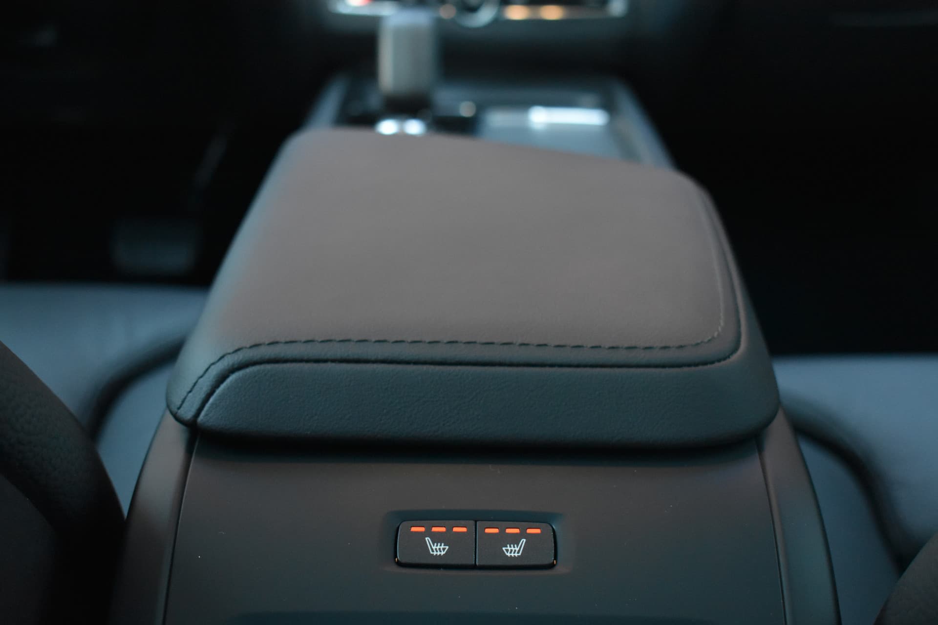 Volvo XC60 T6 350PK Plug-in hybrid AWD Plus Dark thumbnail 25