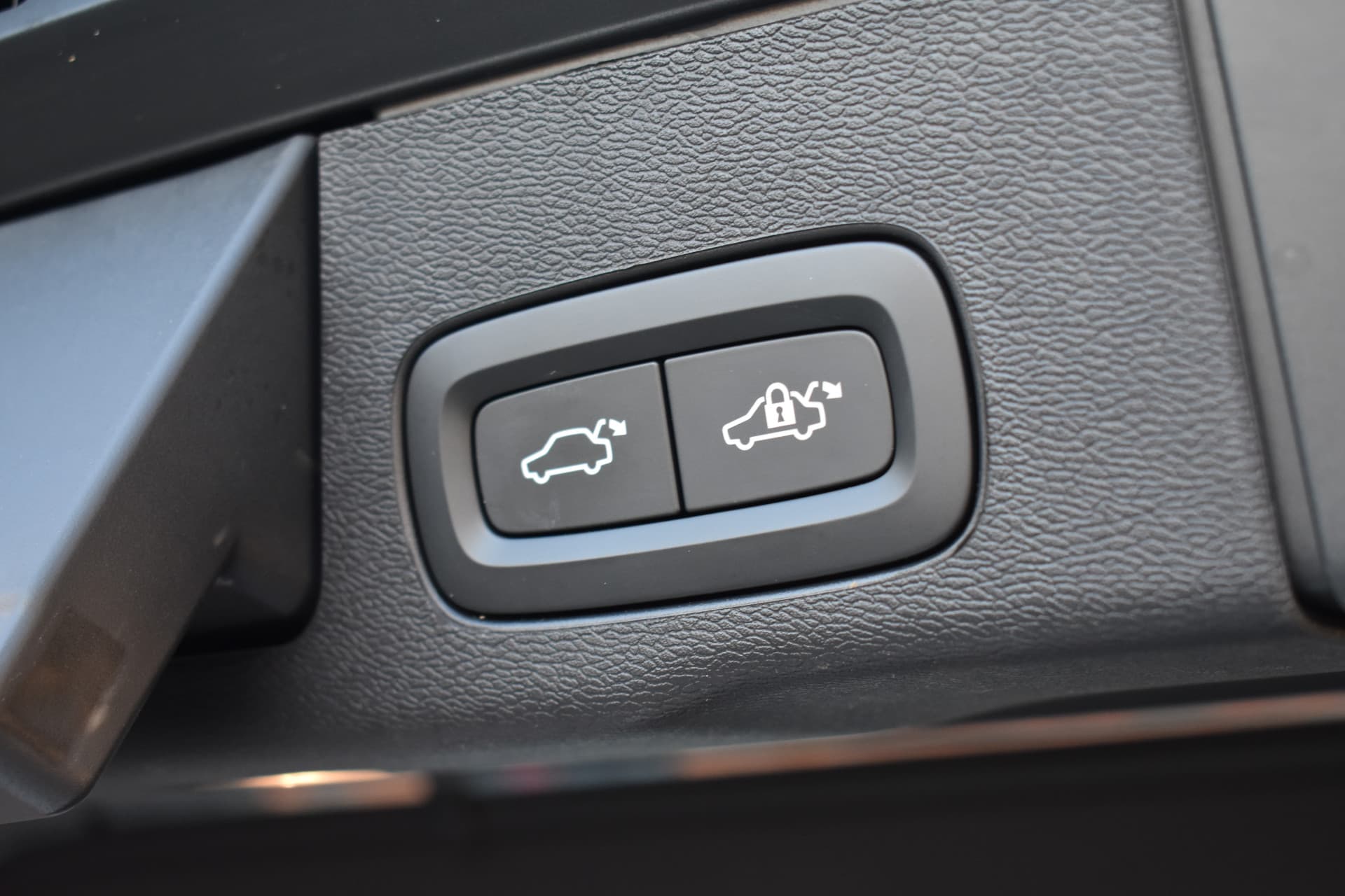 Volvo XC60 T6 350PK Plug-in hybrid AWD Plus Dark thumbnail 28