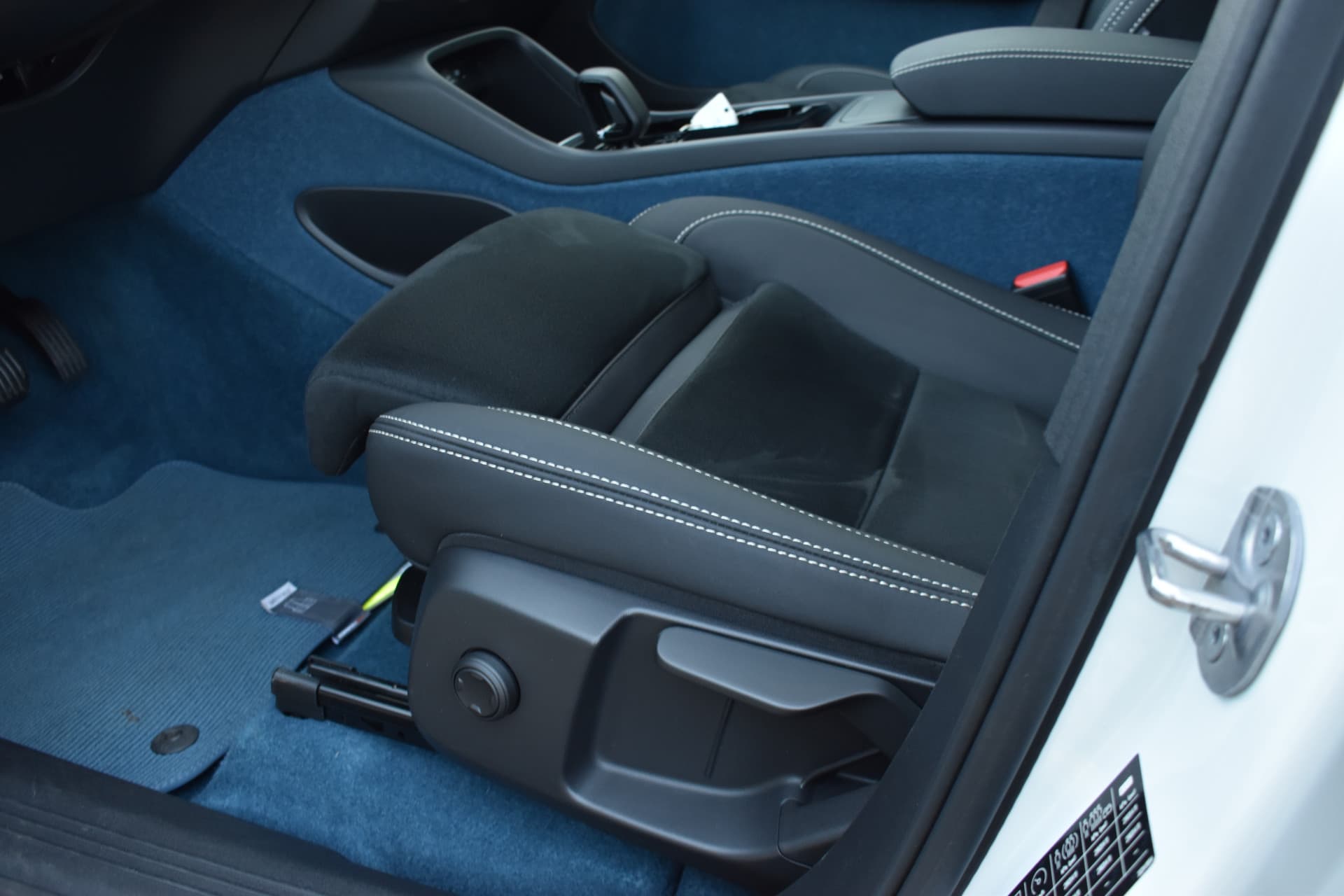 Volvo EC40 Extended Range Plus 82 kWh thumbnail 23