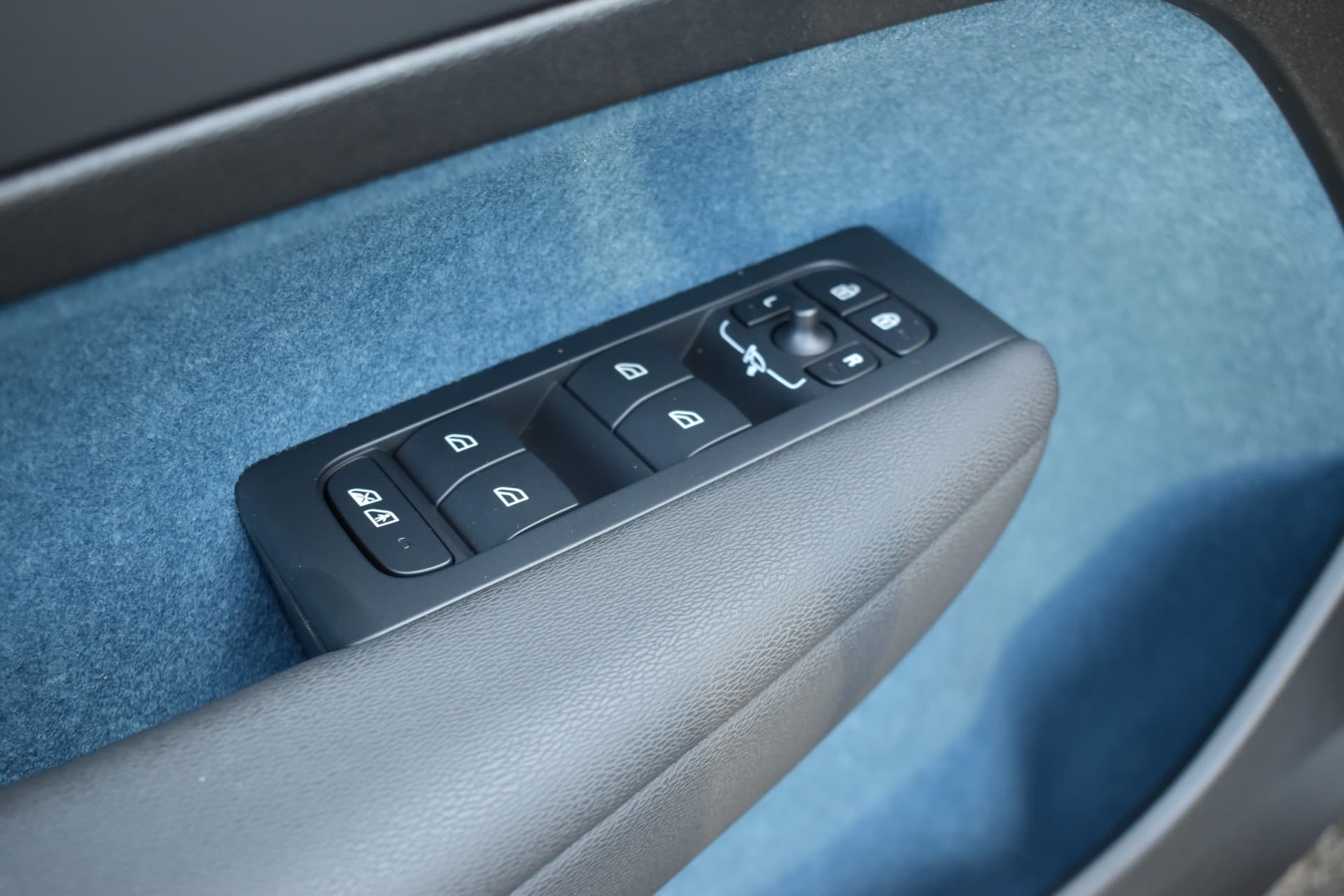 Volvo EC40 Extended Range Plus 82 kWh thumbnail 24