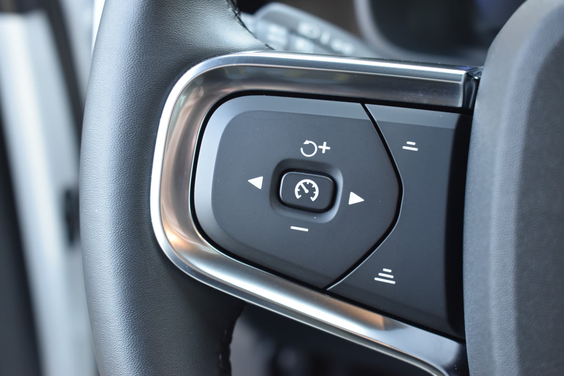 Volvo EC40 Extended Range Plus 82 kWh thumbnail 27