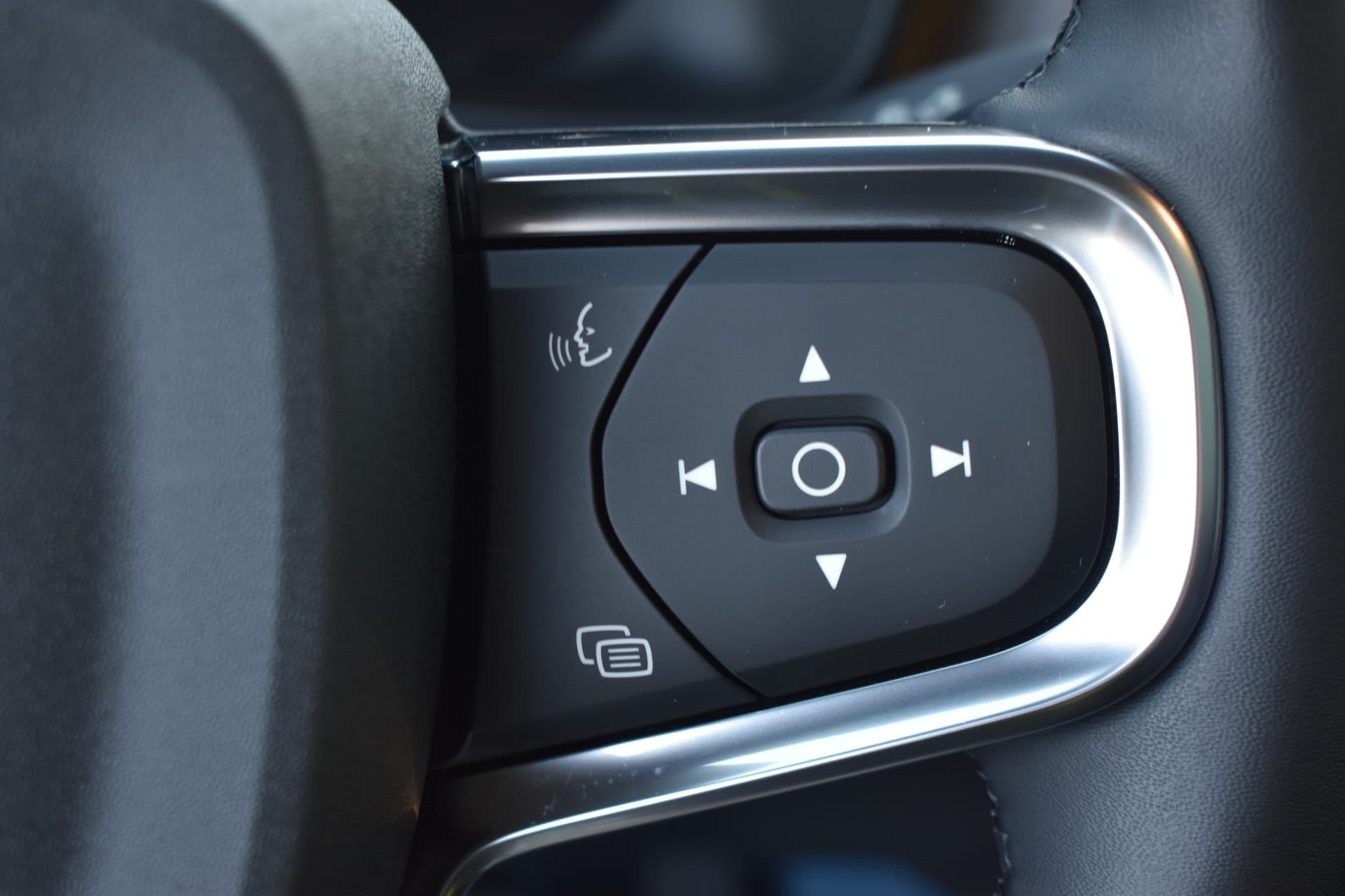 Volvo EC40 Extended Range Plus 82 kWh thumbnail 28