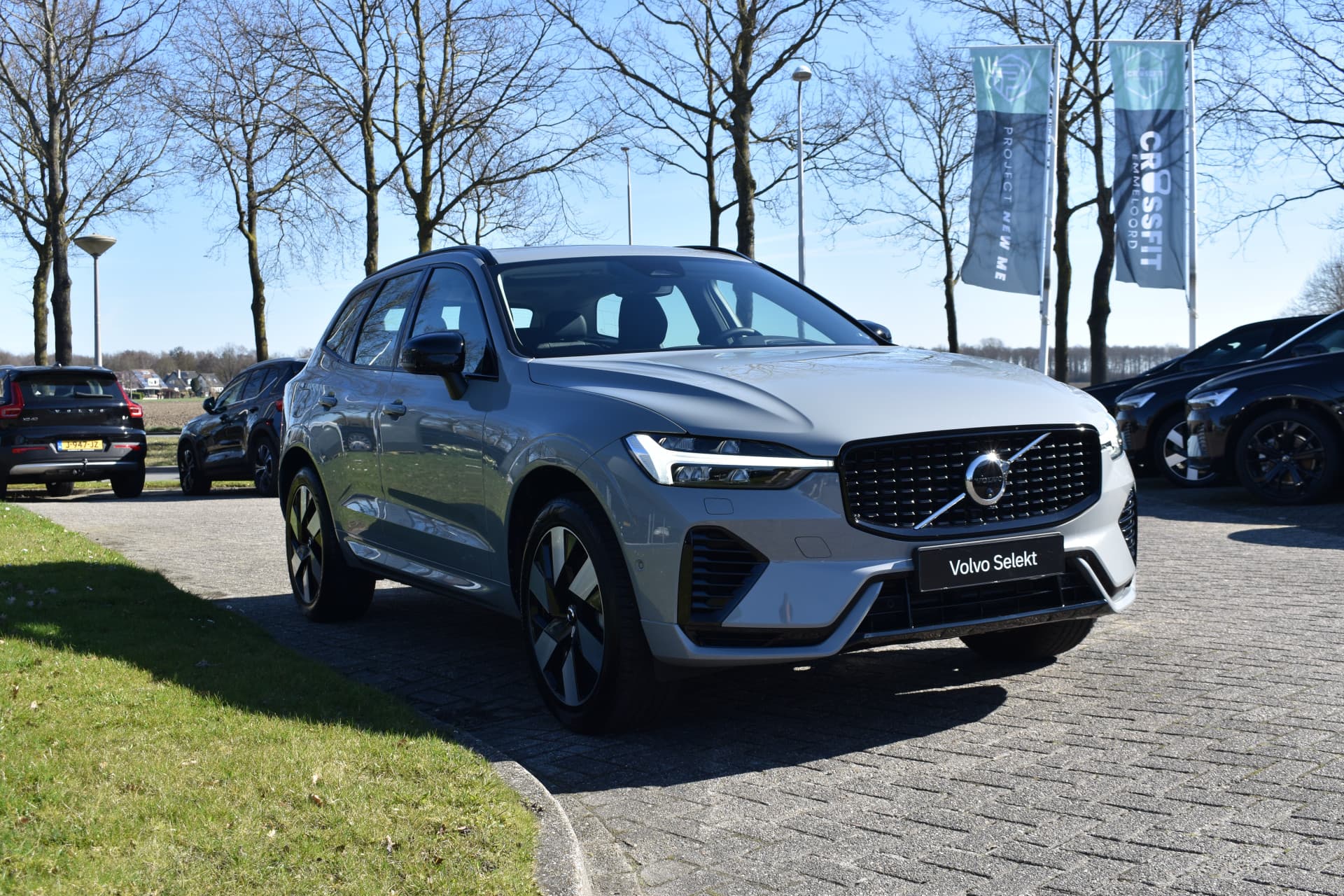 Volvo XC60 T6 AWD 350PK Plug-in Hybrid Ultimate Dark thumbnail 2