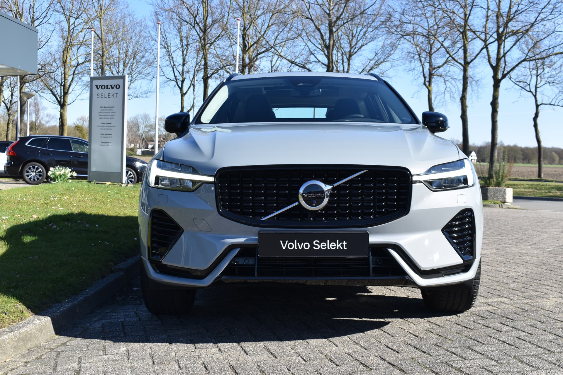 Volvo XC60 T6 AWD 350PK Plug-in Hybrid Ultimate Dark thumbnail 3
