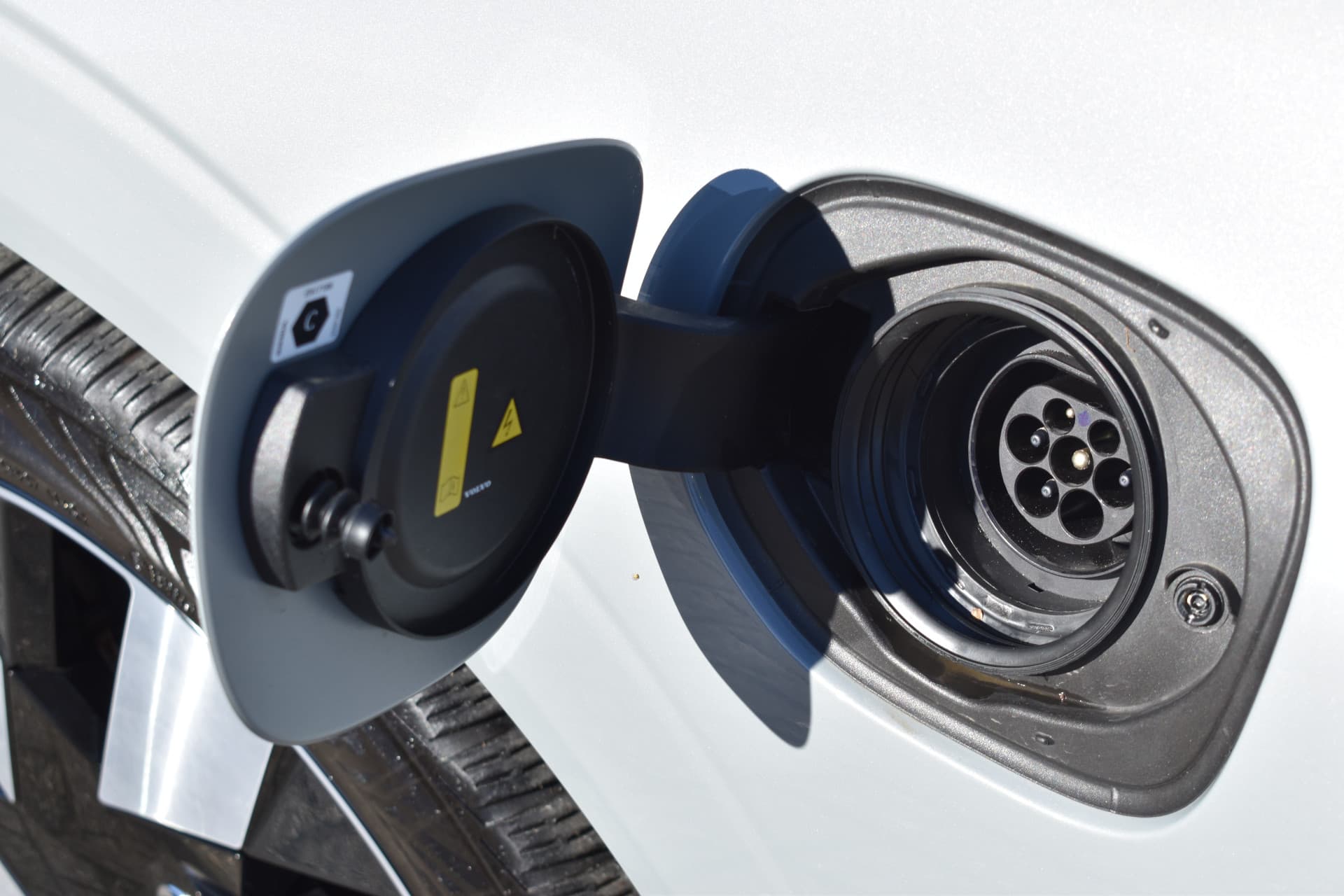 Volvo XC60 T6 AWD 350PK Plug-in Hybrid Ultimate Dark thumbnail 7