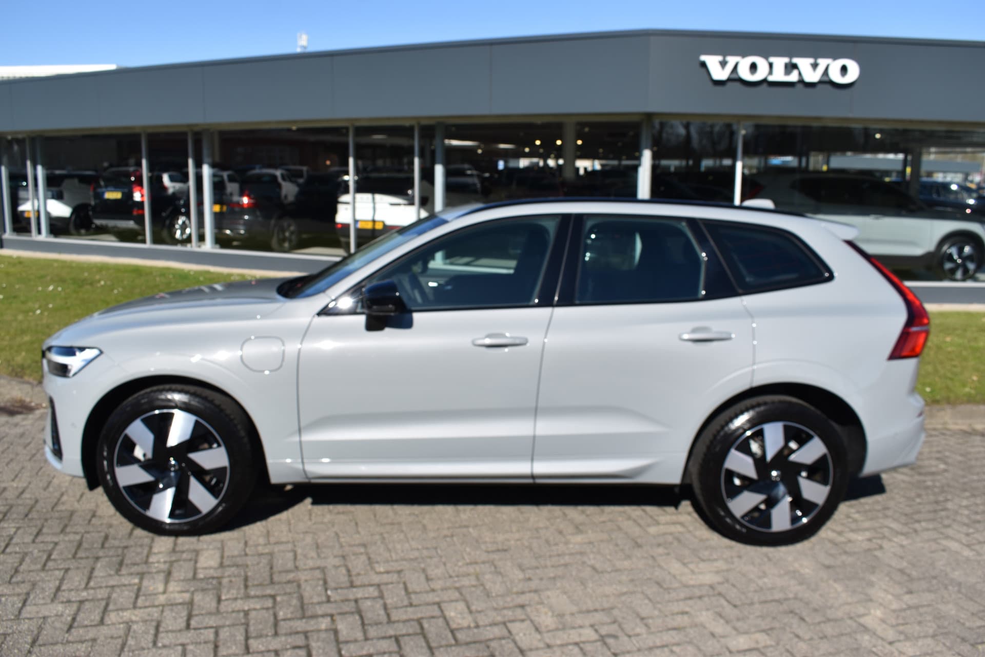 Volvo XC60 T6 AWD 350PK Plug-in Hybrid Ultimate Dark thumbnail 10