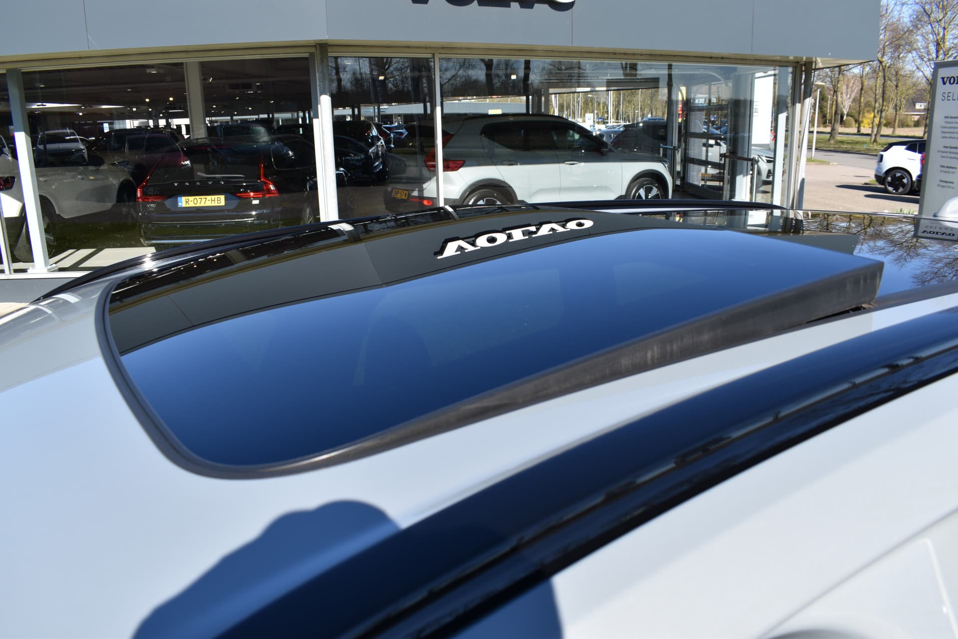 Volvo XC60 T6 AWD 350PK Plug-in Hybrid Ultimate Dark thumbnail 12